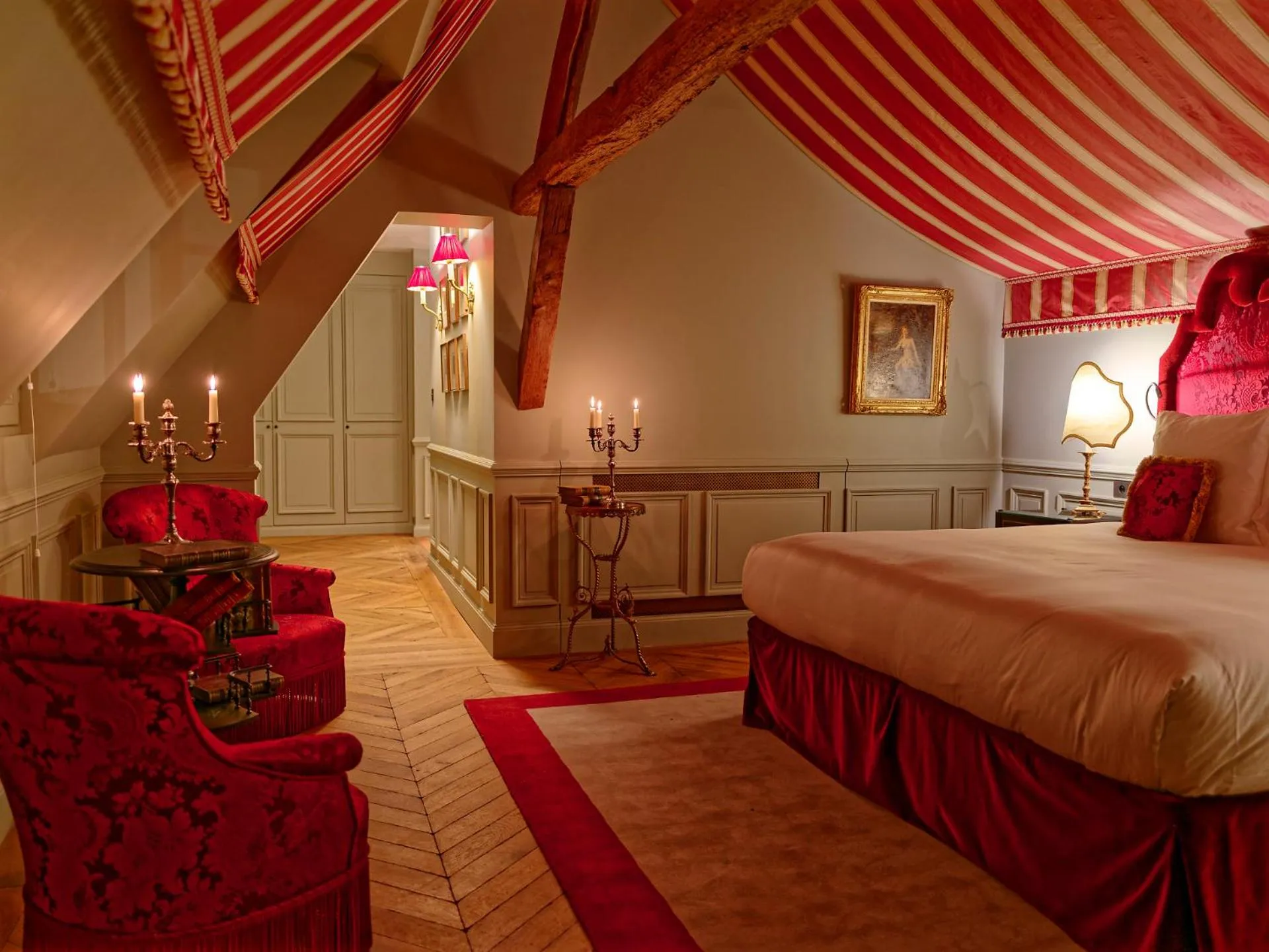 Bed in Relais & Château Louise de La Vallière