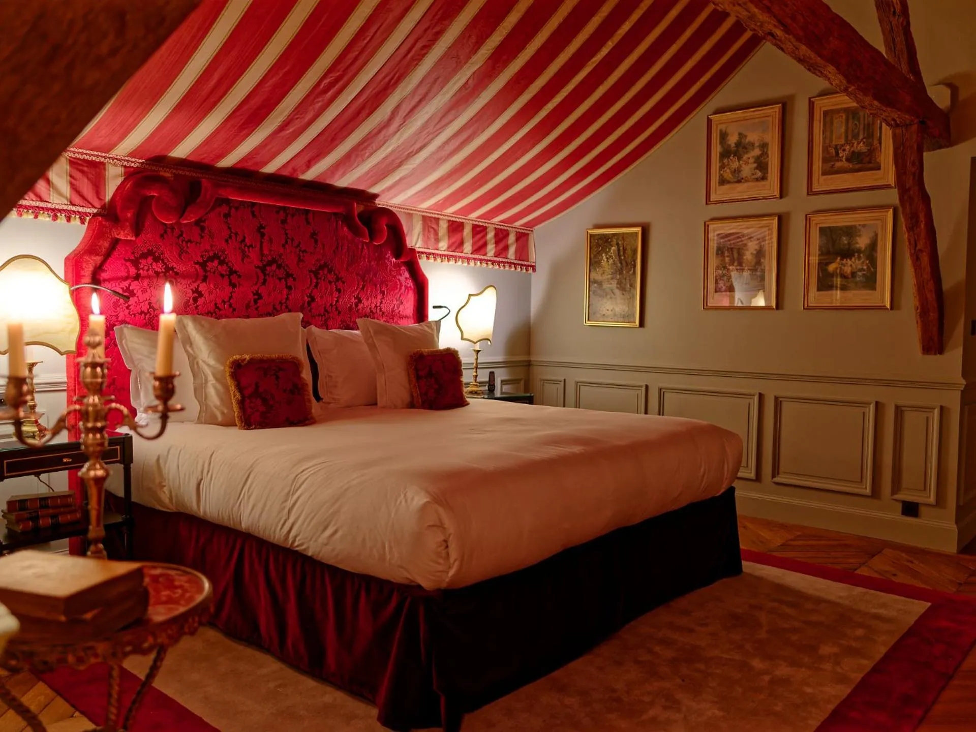 Bed in Relais & Château Louise de La Vallière