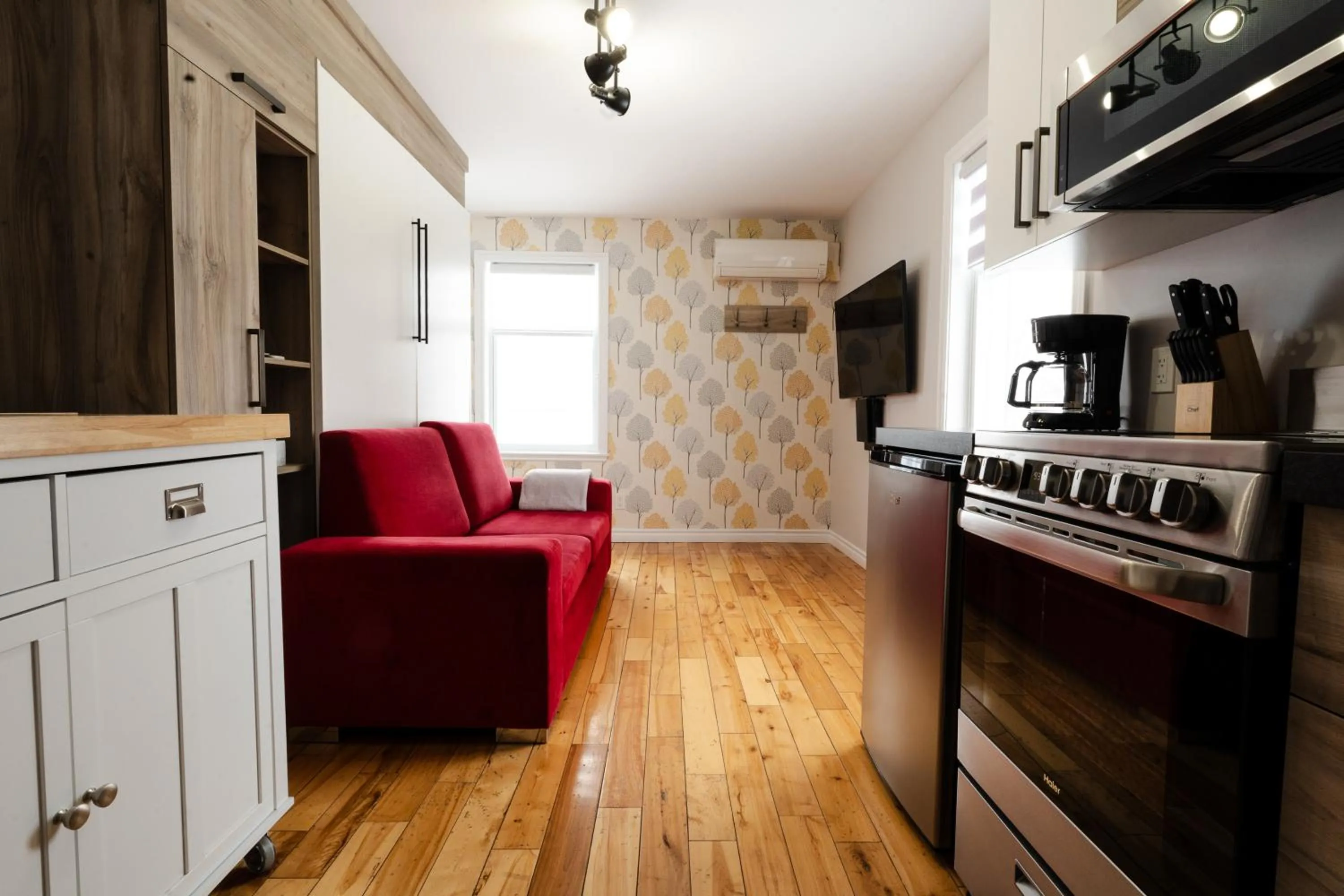 Kitchen or kitchenette in Hôtel les quatre bonheurs