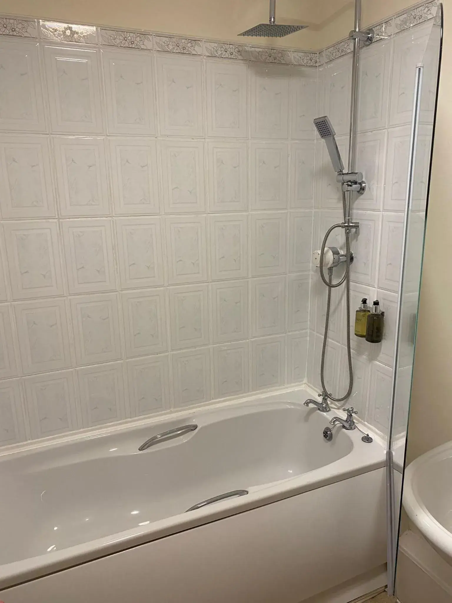 Standard Twin Room in George Hotel Standard Twin Room in George Hotel