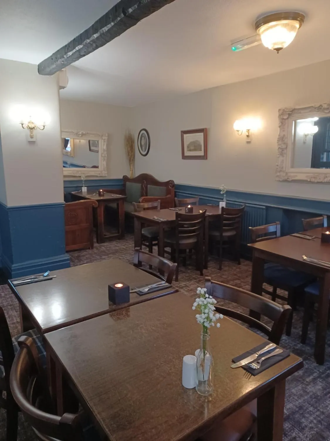 Restaurant/places to eat in George Hotel