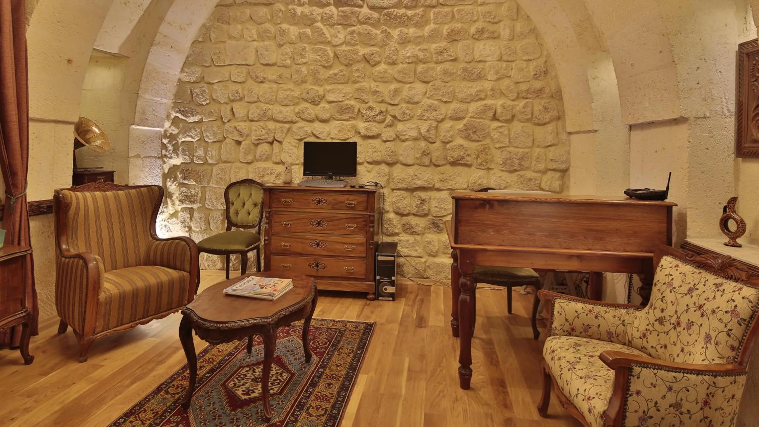 Lobby or reception in Golden Cave Suites