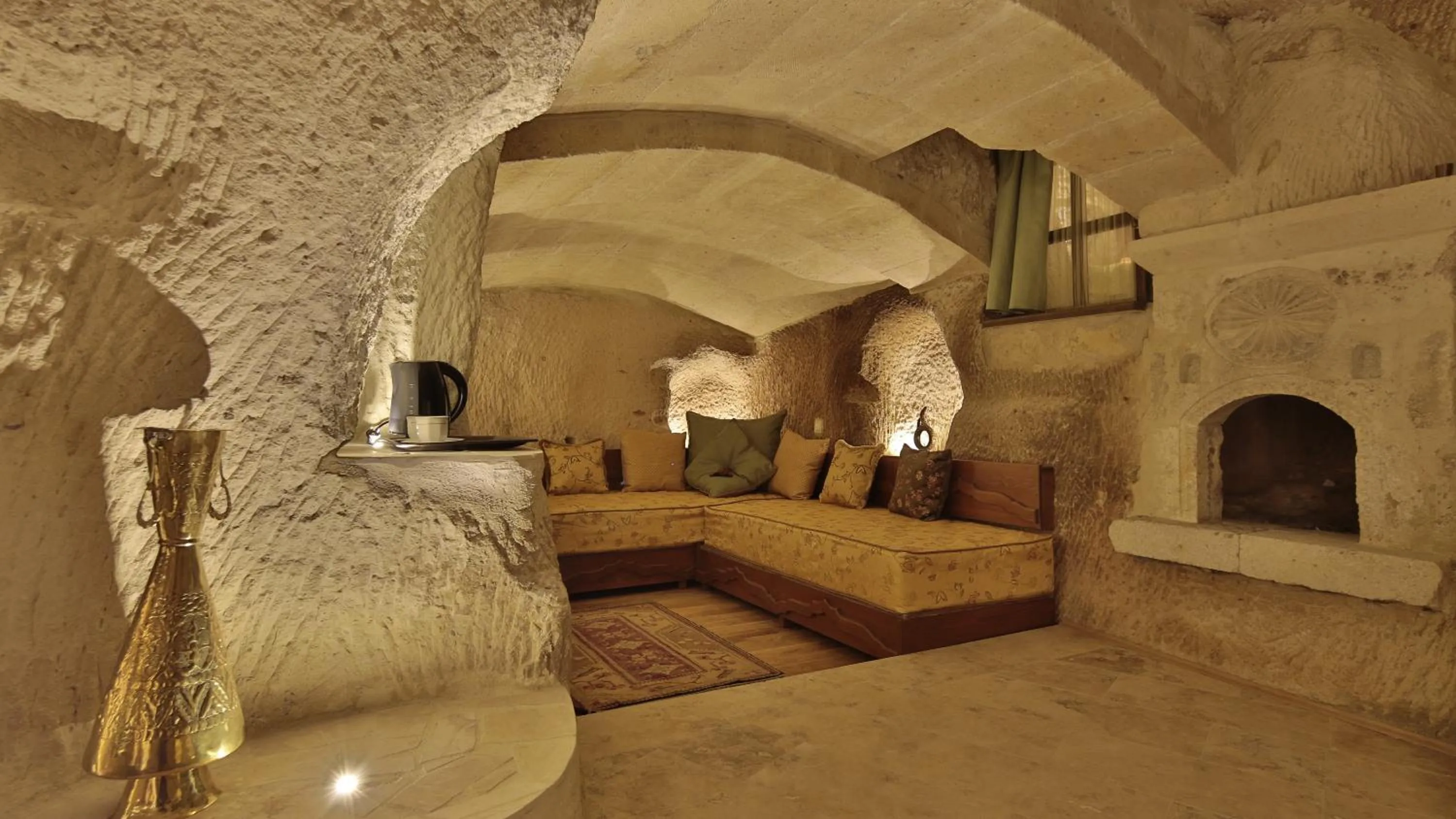 Living room, Bed in Golden Cave Suites