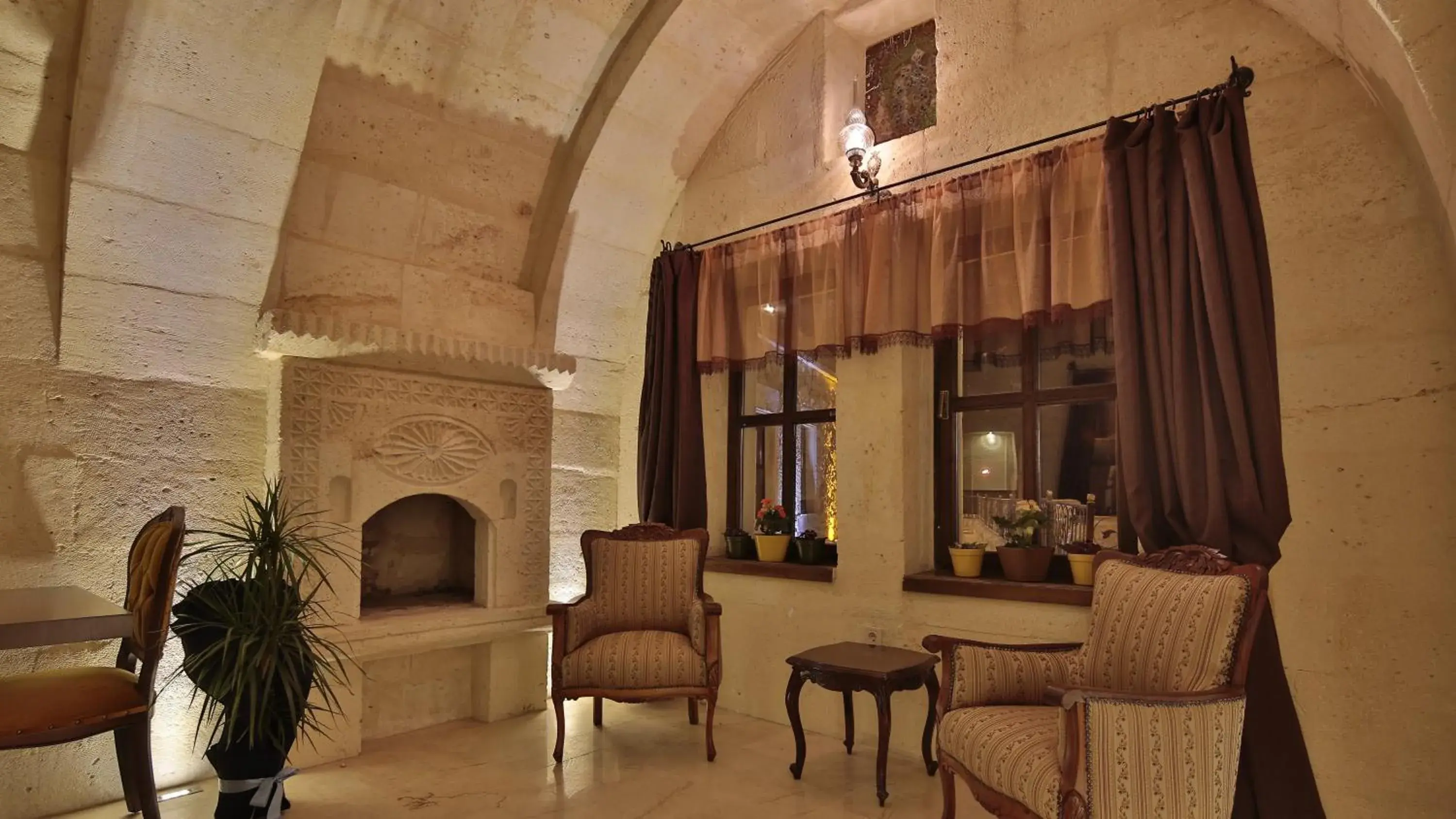 Restaurant/places to eat in Golden Cave Suites Restaurant/places to eat in Golden Cave Suites