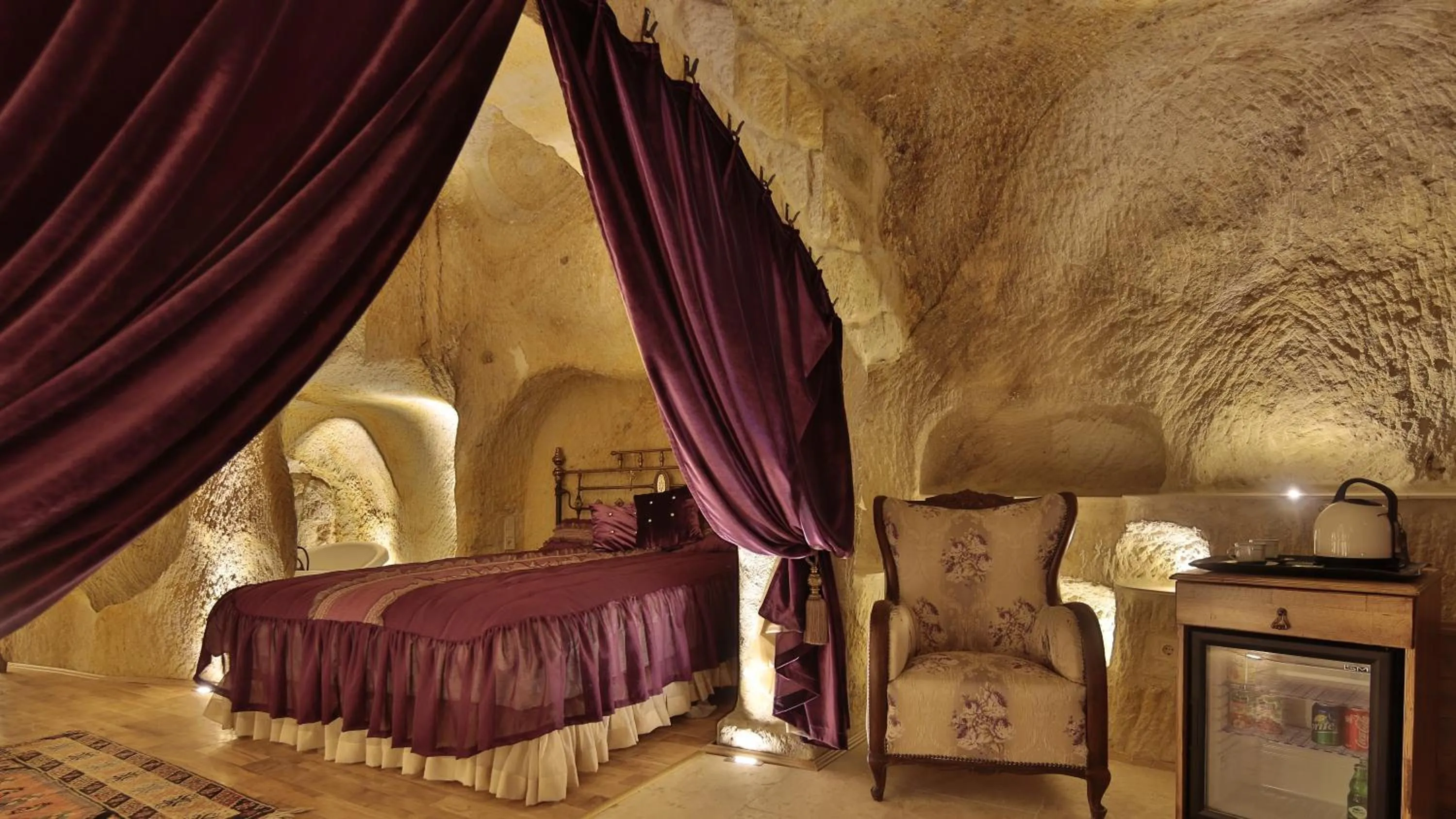 Photo of the whole room, Bed in Golden Cave Suites