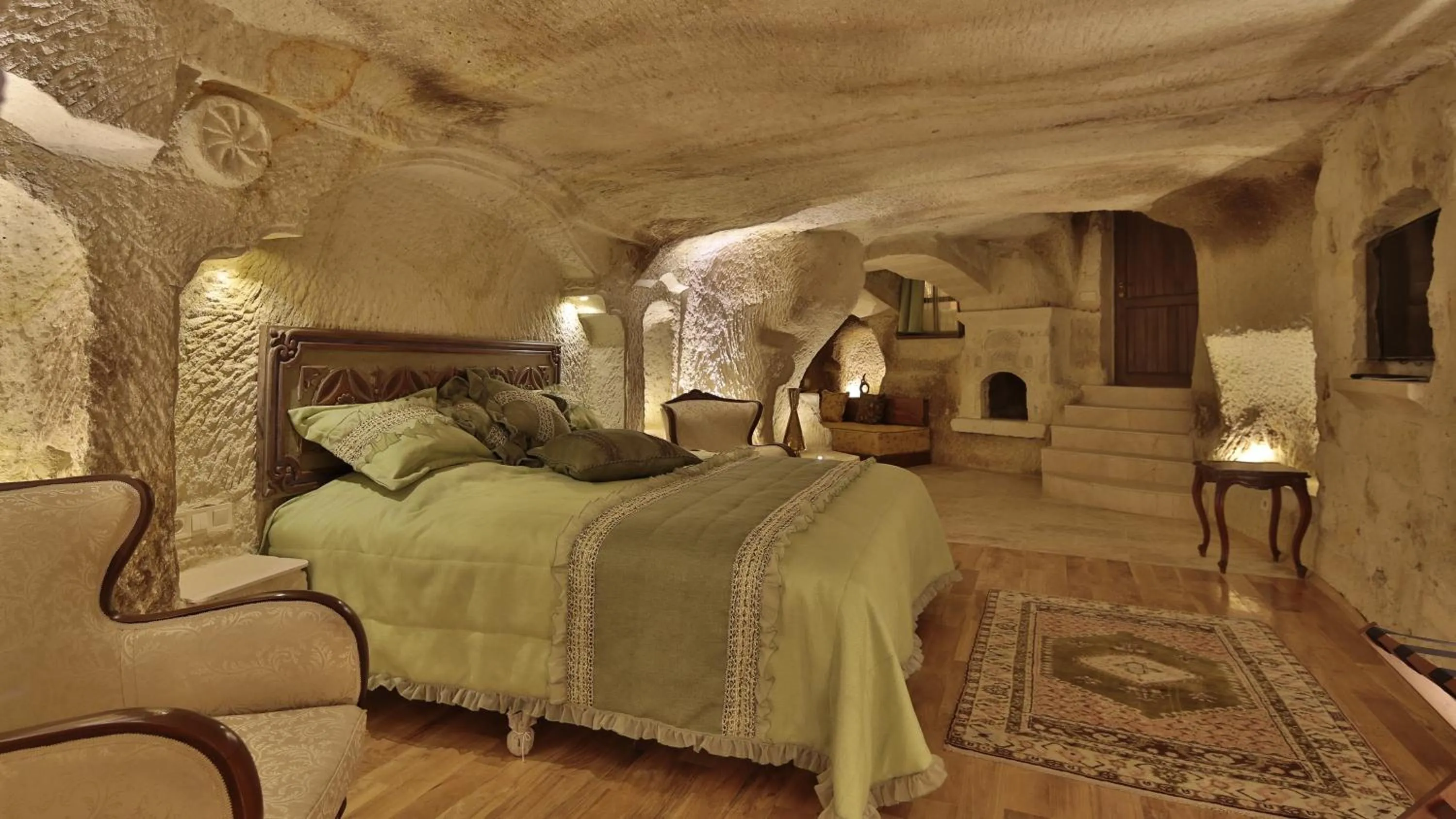 Living room, Bed in Golden Cave Suites