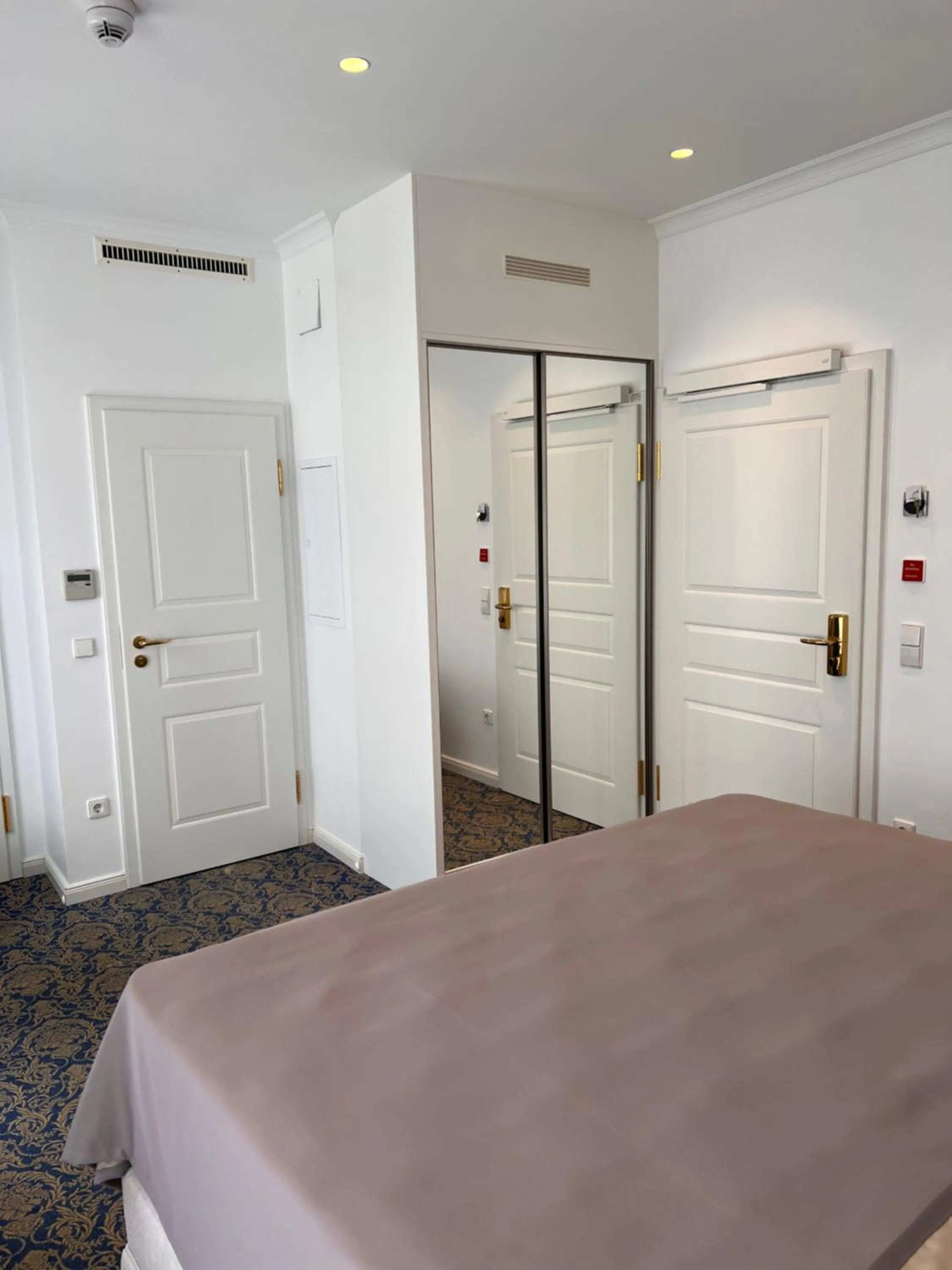 Bed in ART HOTEL HOUSE ONE