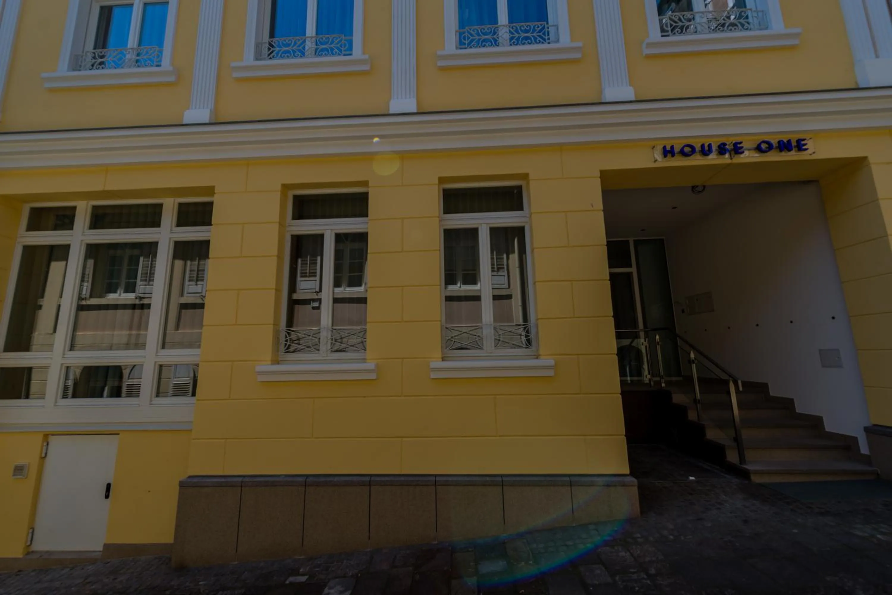 ART HOTEL HOUSE ONE