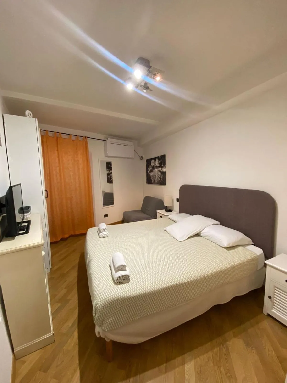 Bed in B&B and Home La Piazzetta della Pioggia