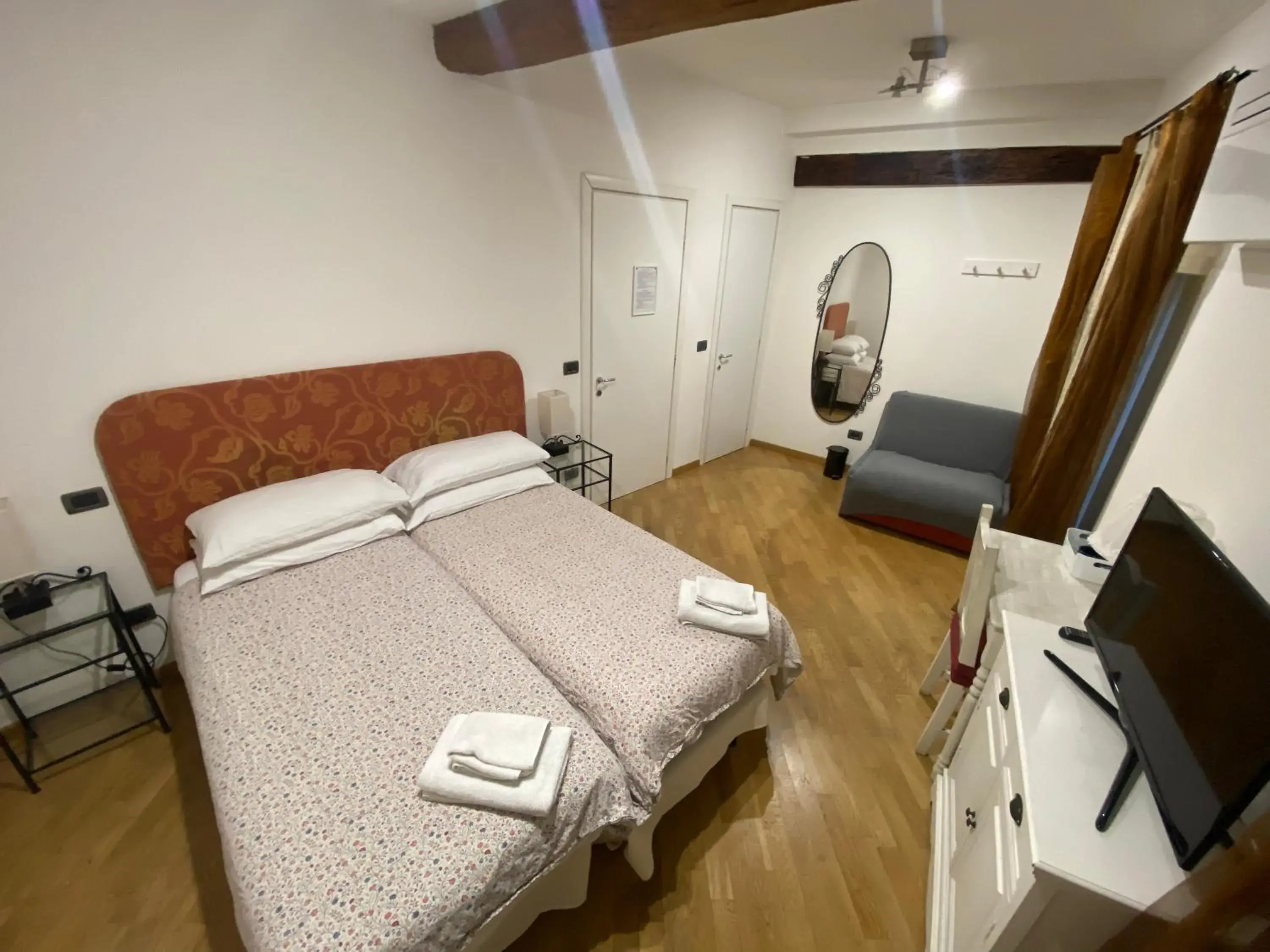 Twin Room - single occupancy in B&B and Home La Piazzetta della Pioggia Twin Room - single occupancy in B&B and Home La Piazzetta della Pioggia