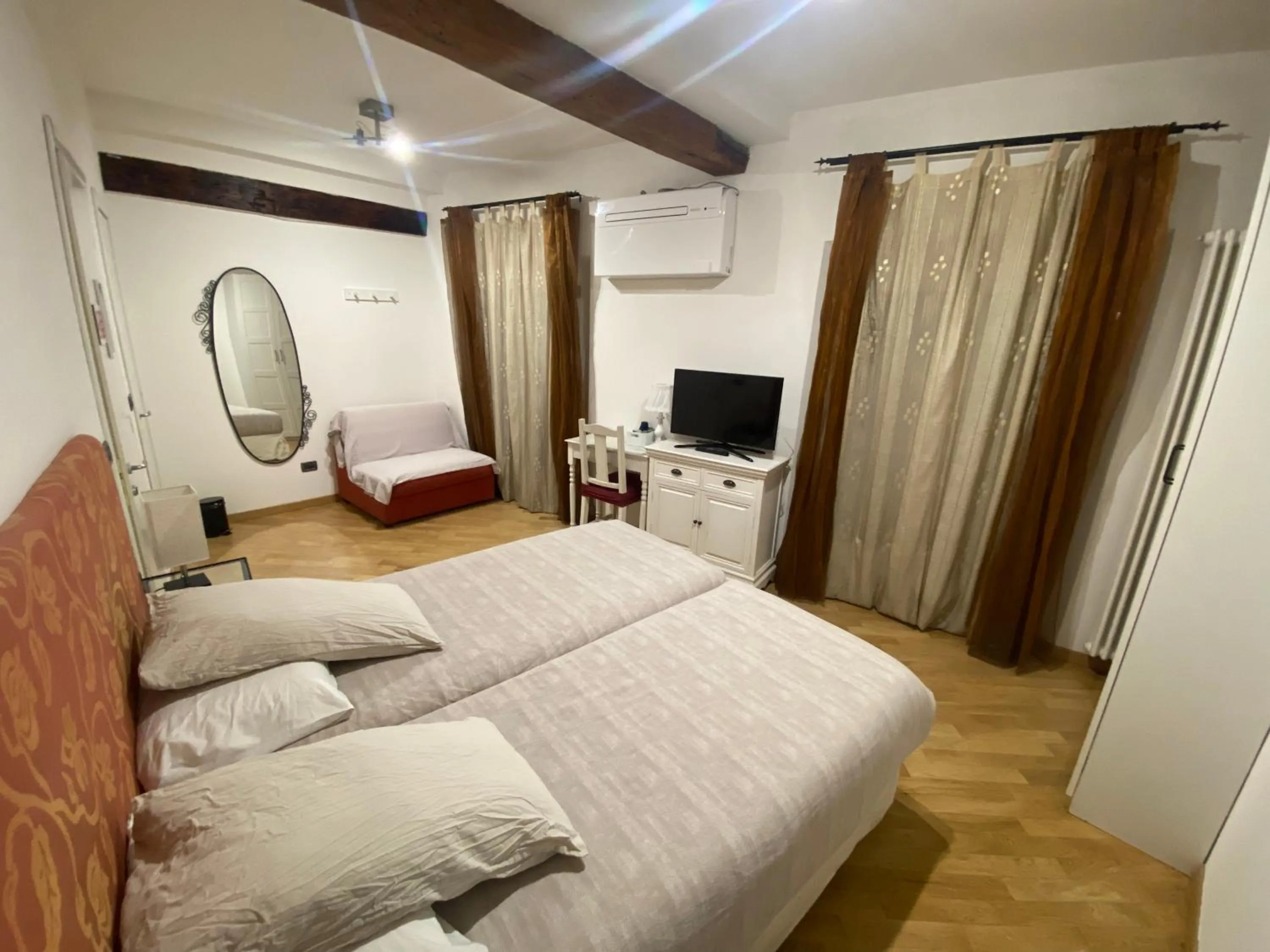 Bedroom, Bed in B&B and Home La Piazzetta della Pioggia