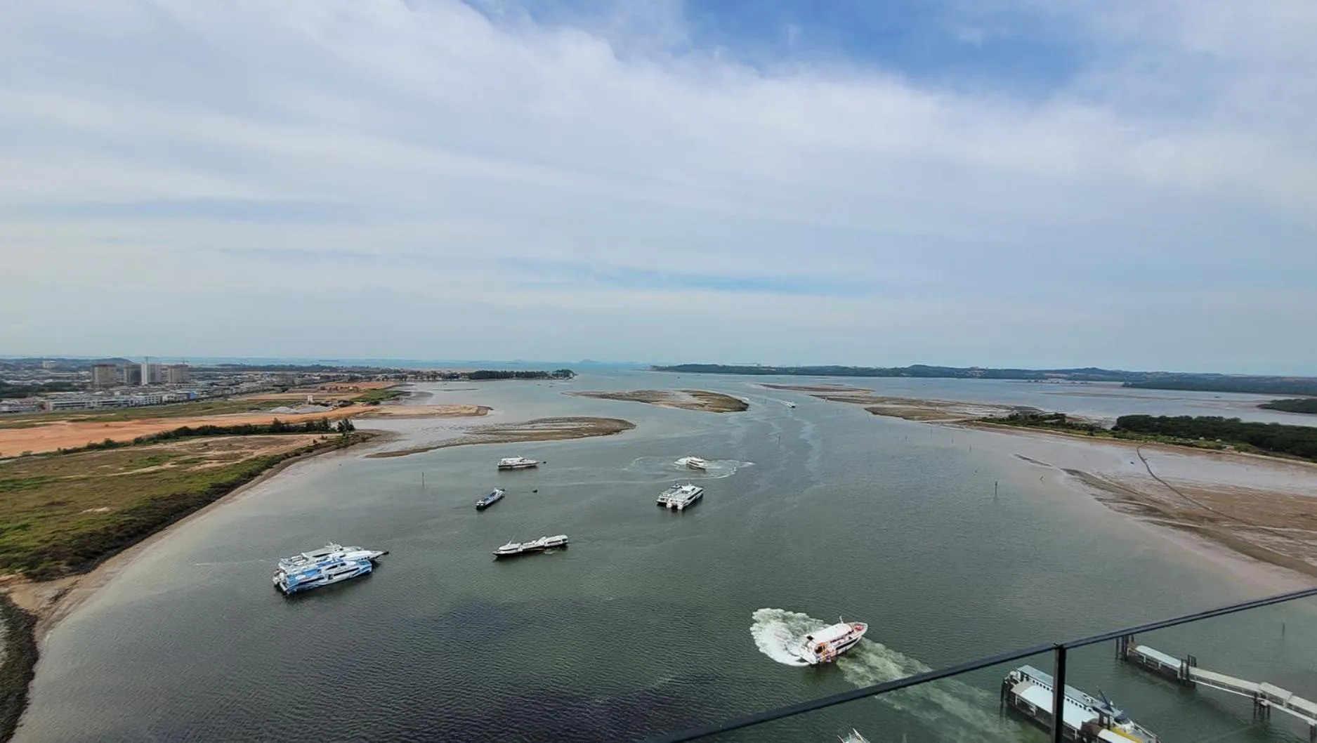 Sea view in Palam Mansion at Apartment One Residence