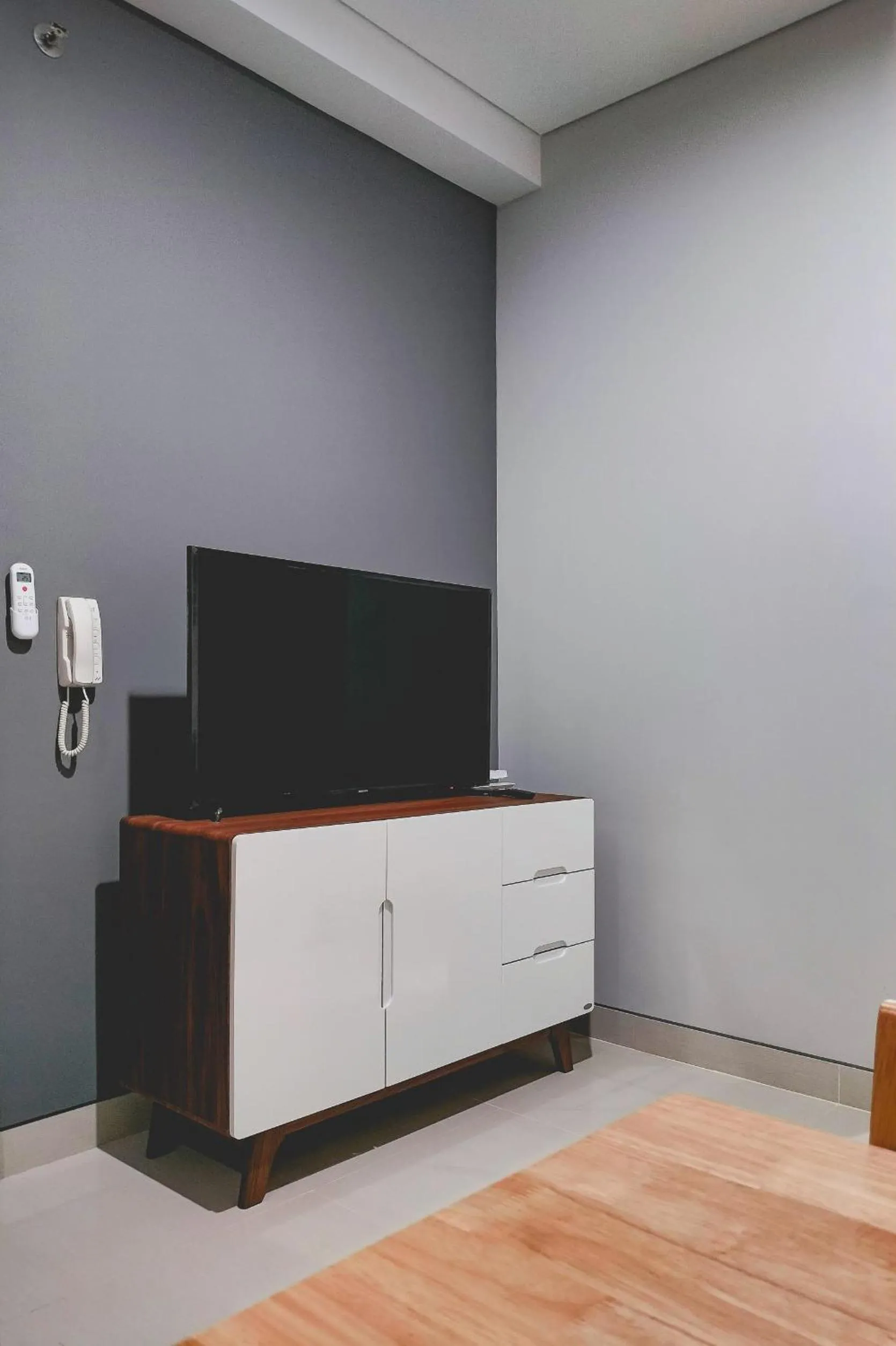 Communal lounge/ TV room in Palam Mansion at Apartment One Residence