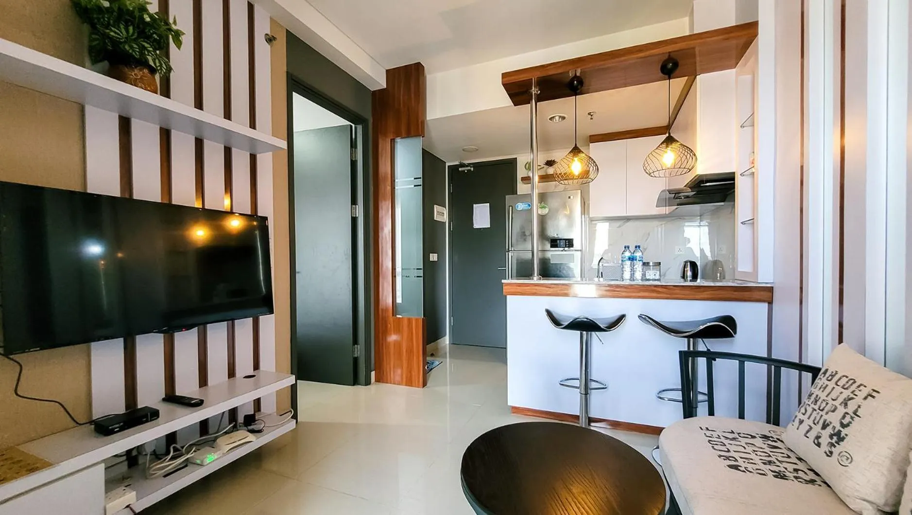 Communal lounge/ TV room in Palam Mansion at Apartment One Residence