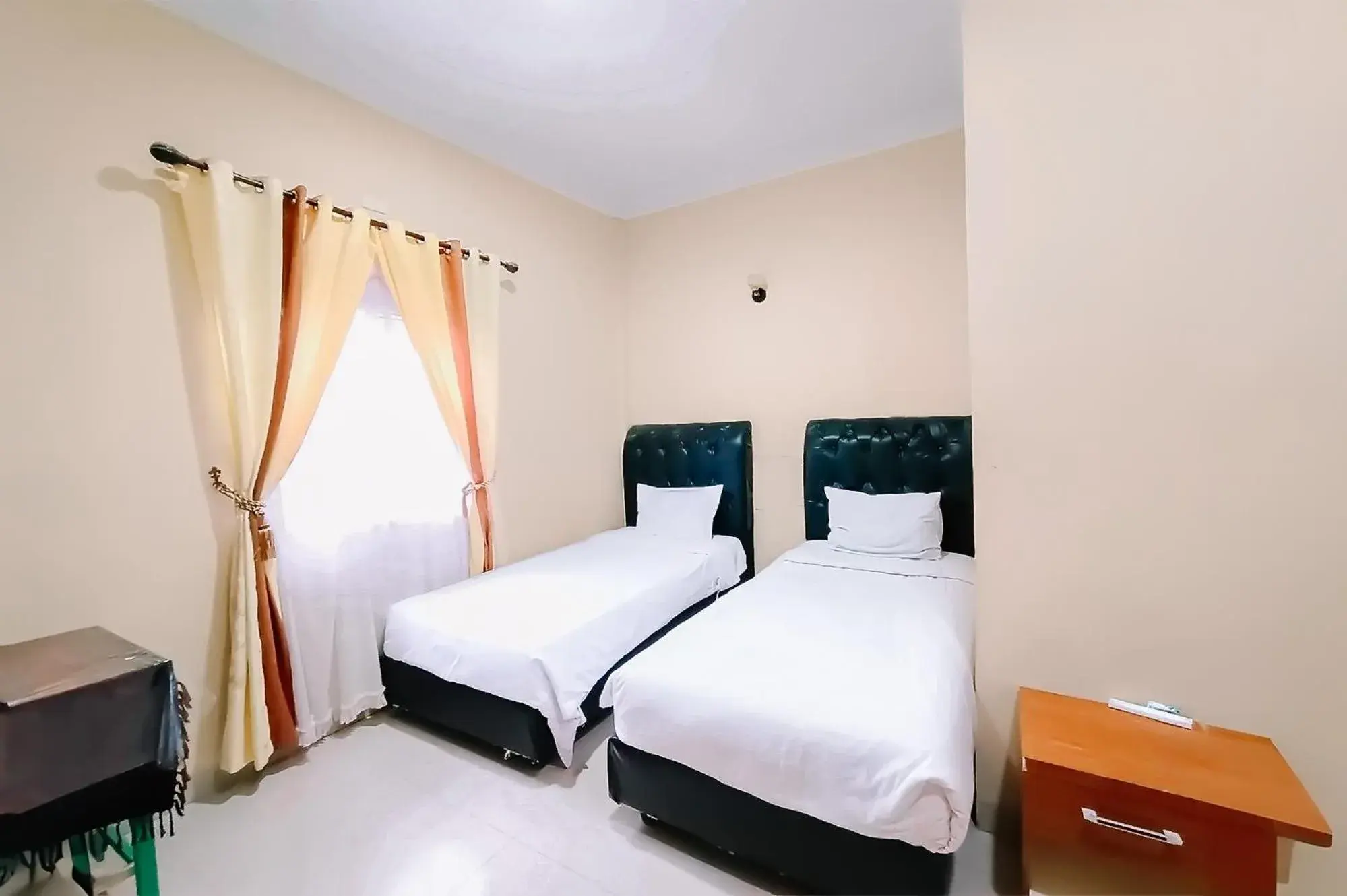 Twin Room in Hotel New Dieng By Helocus Twin Room in Hotel New Dieng By Helocus