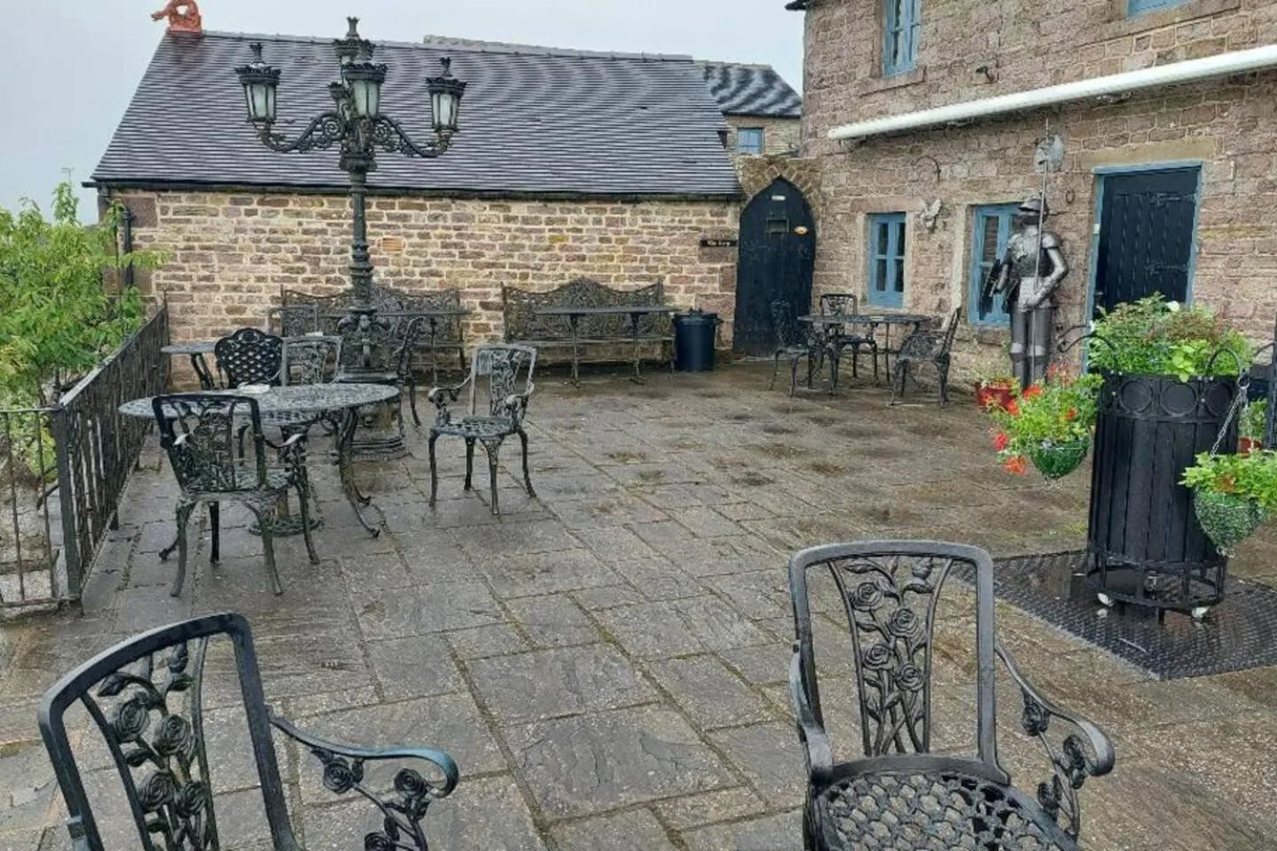 furniture in 2 Bed Flat - Sleeps 3 - Parking - Wifi