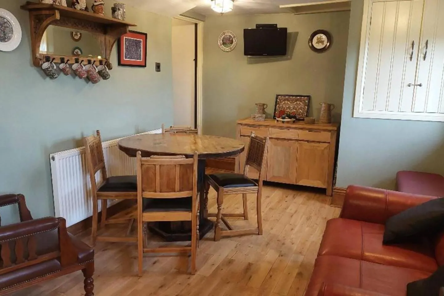 furniture in 2 Bed Flat - Sleeps 3 - Parking - Wifi