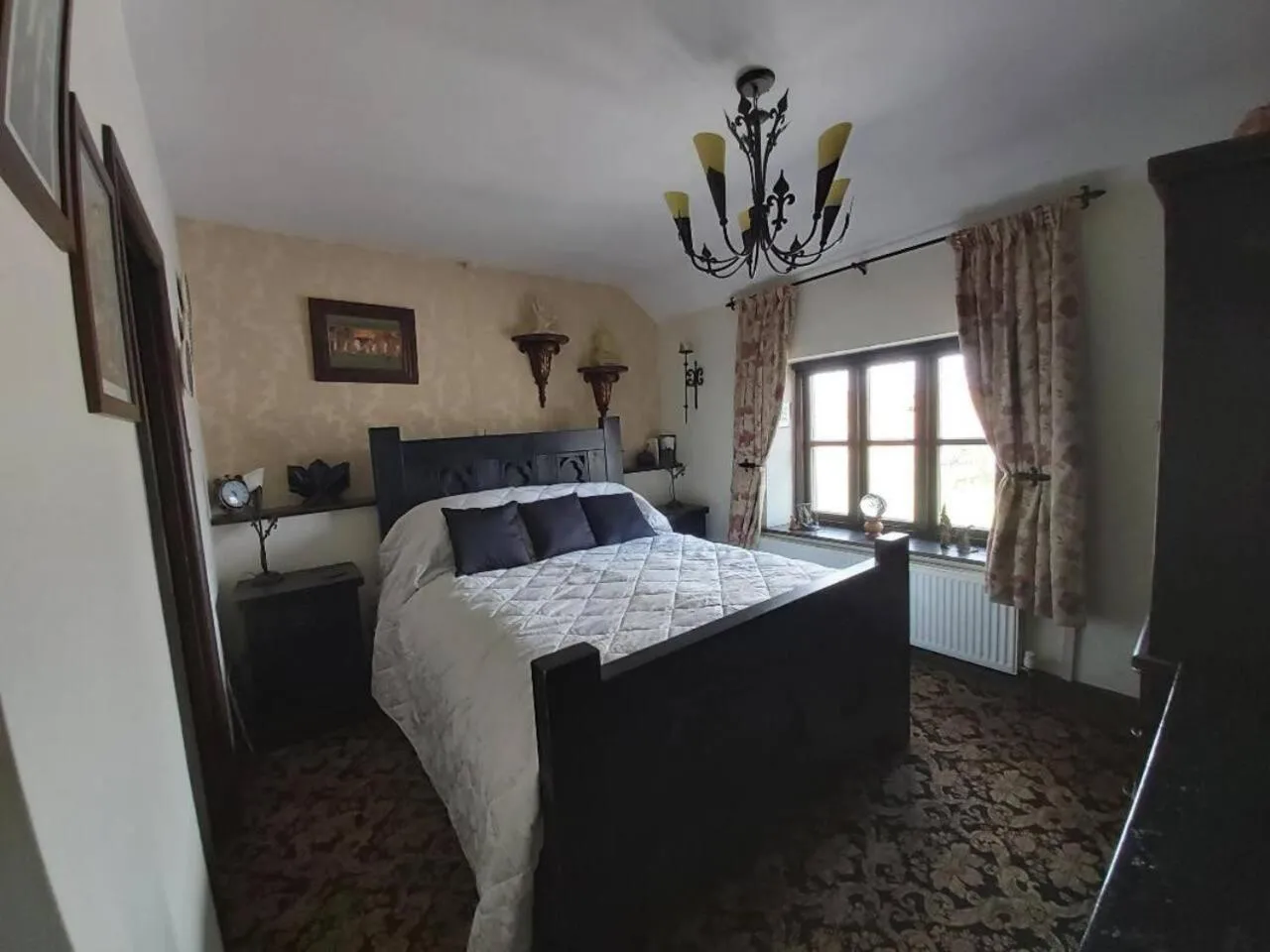 Bed in 2 Bed Flat - Sleeps 3 - Parking - Wifi
