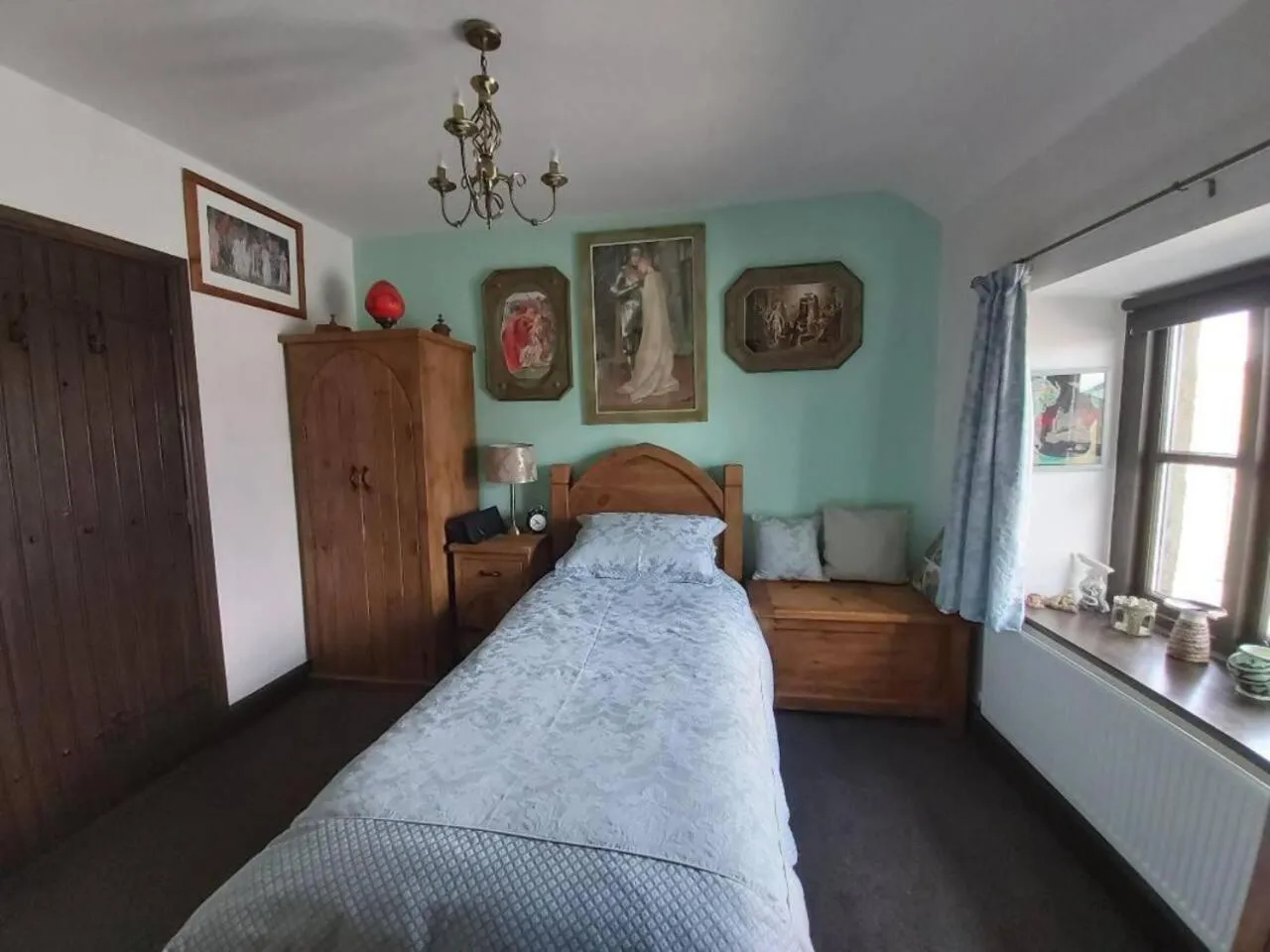 Bed in 2 Bed Flat - Sleeps 3 - Parking - Wifi