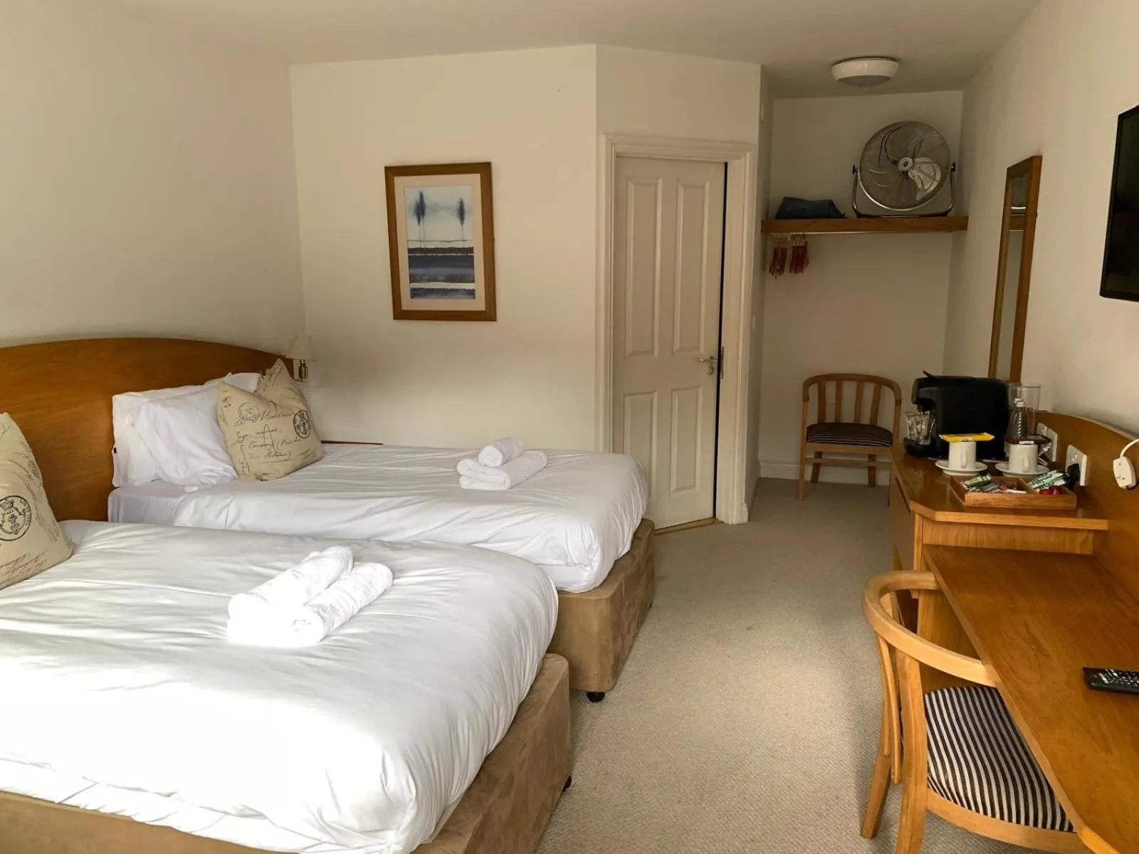 Twin Room with Shower in The Cherry Tree