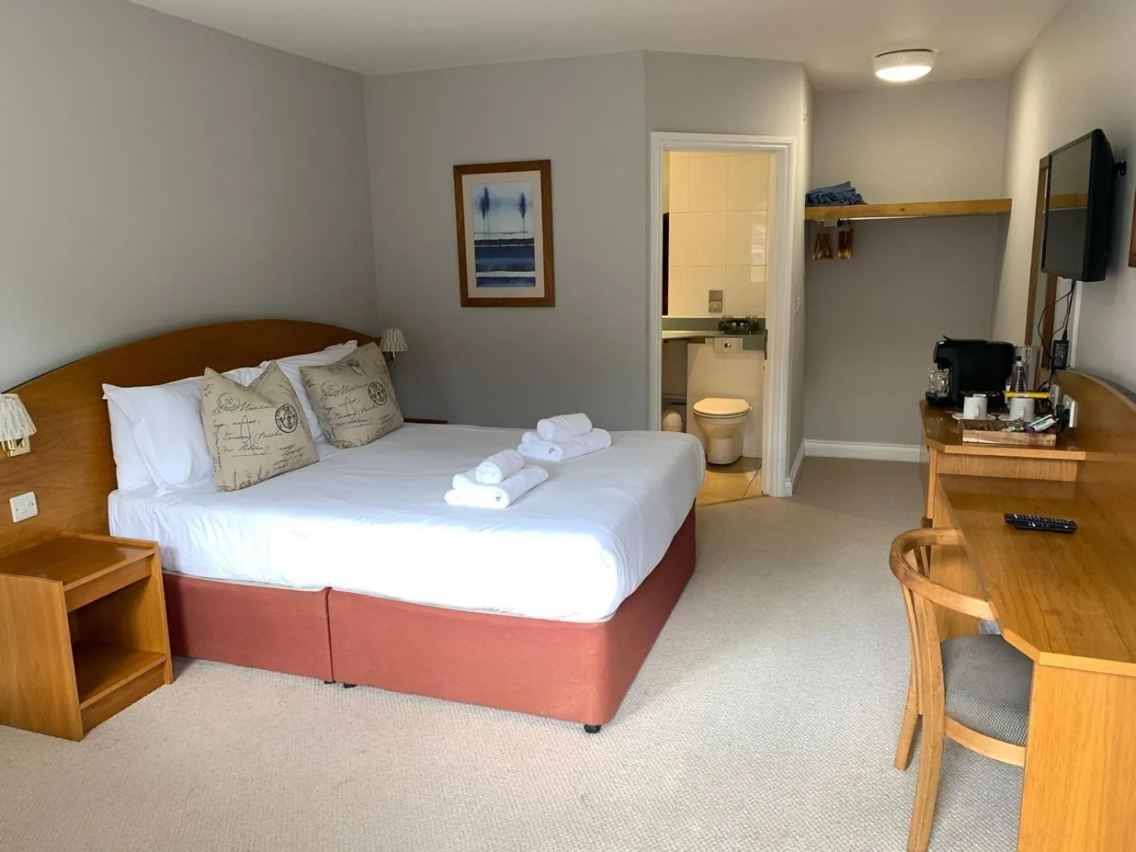 Large Double Room in The Cherry Tree