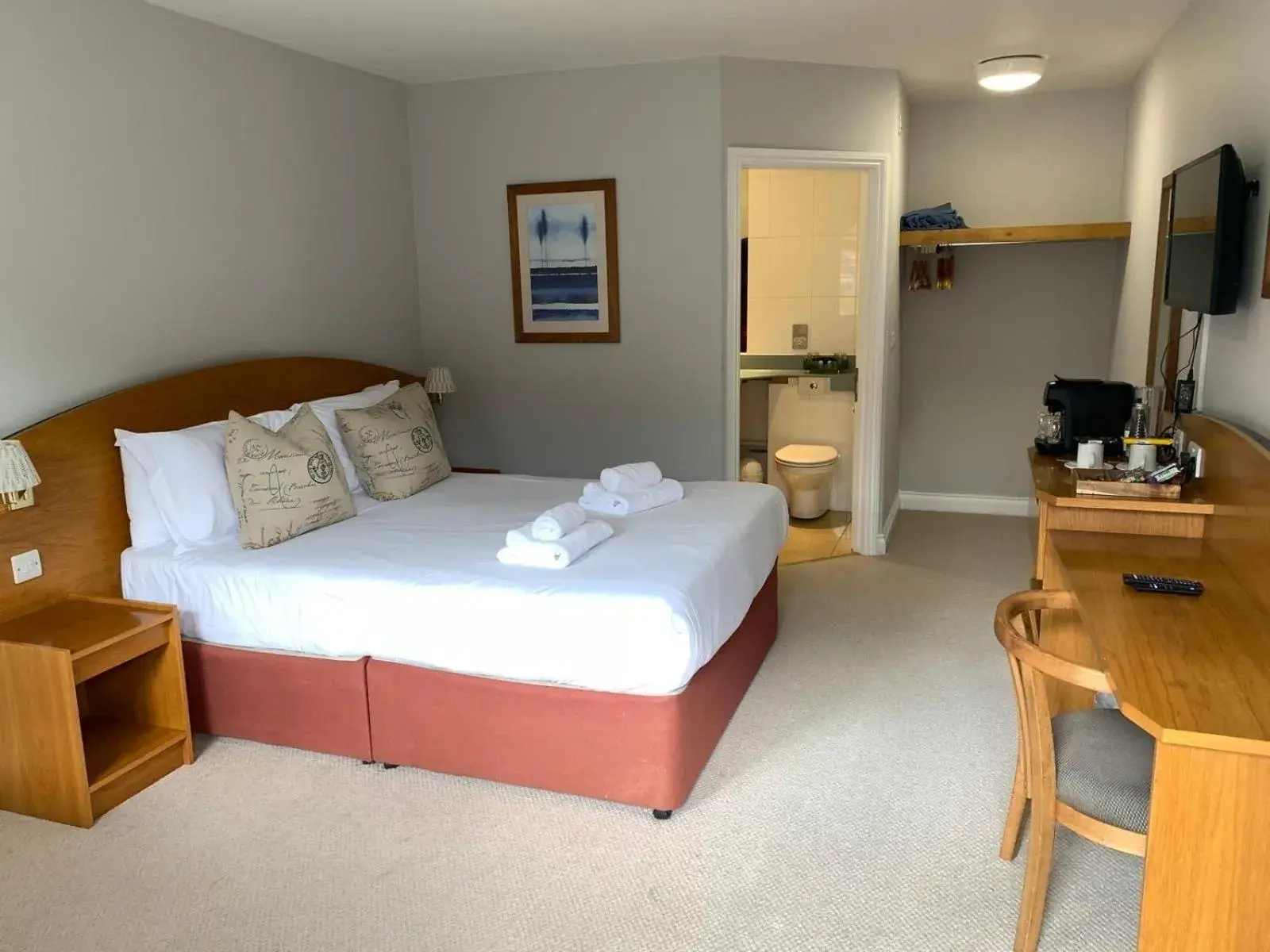 Large Double Room in The Cherry Tree Large Double Room in The Cherry Tree