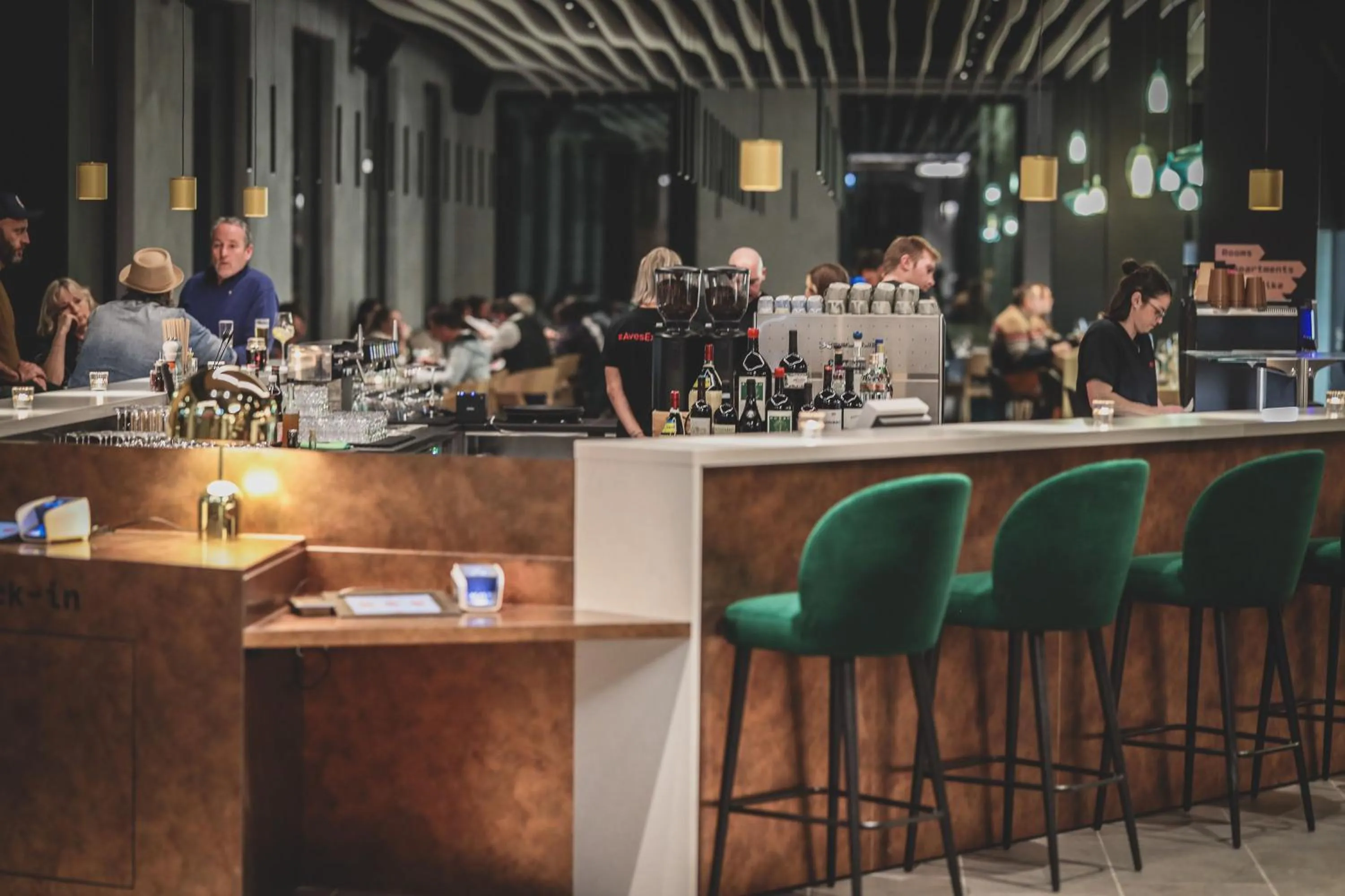 Restaurant/places to eat in AVES Hotel&Apartment Arosa