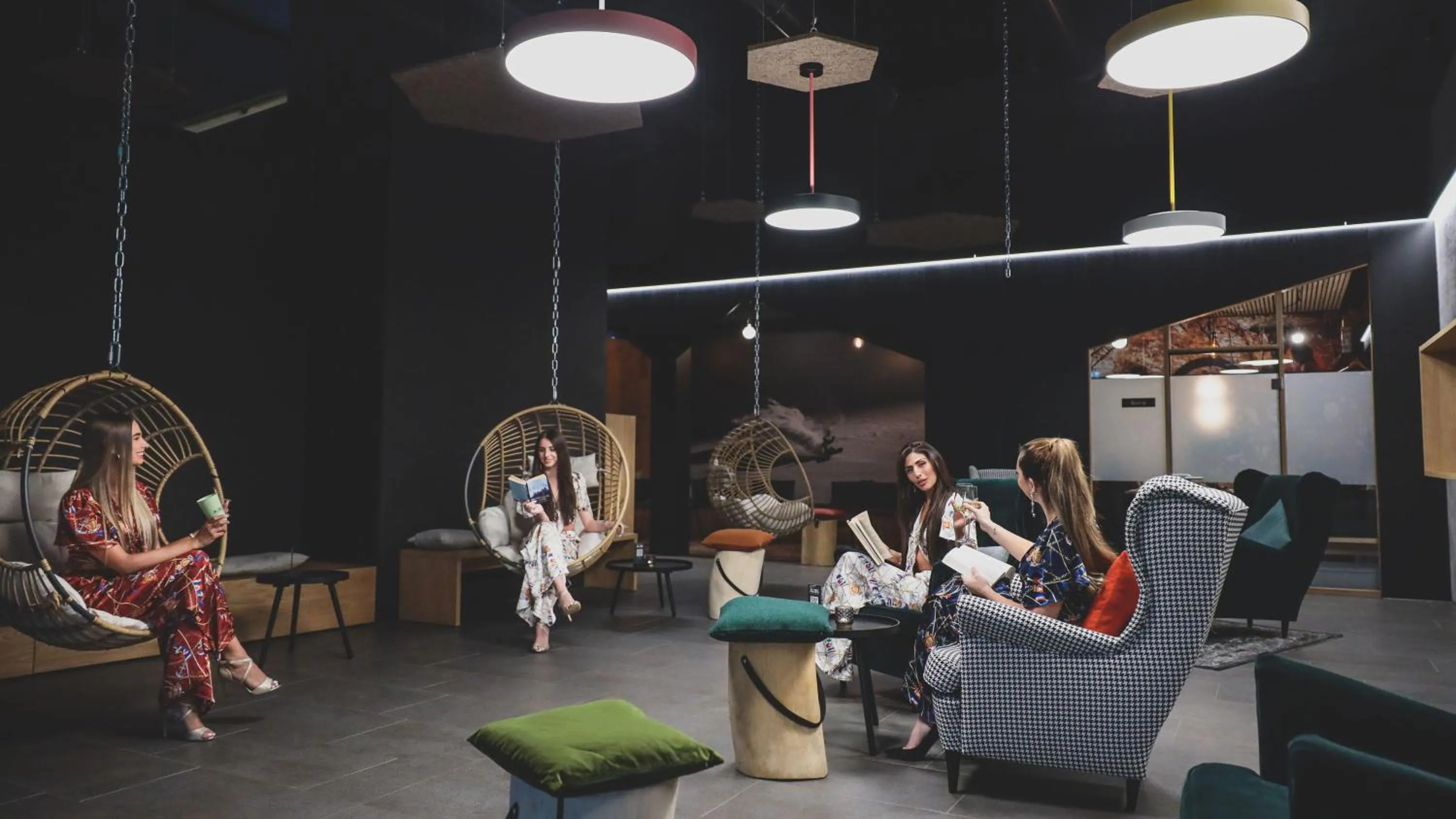 Communal lounge/ TV room in AVES Hotel&Apartment Arosa