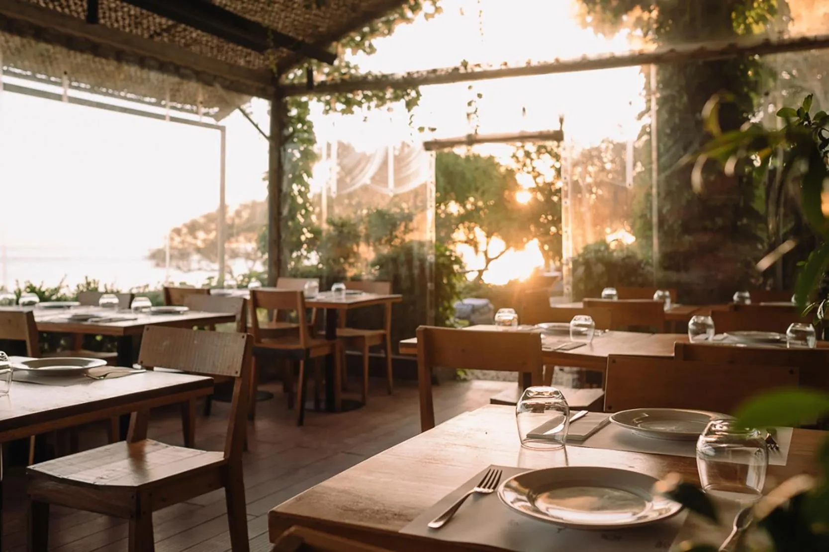 Restaurant/places to eat in Charco Hotel