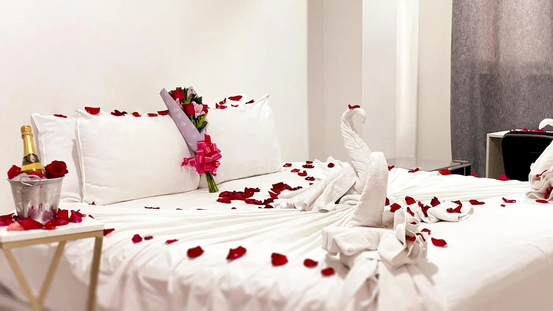 Bedroom, Bed in Hotel El Marqués De Manga