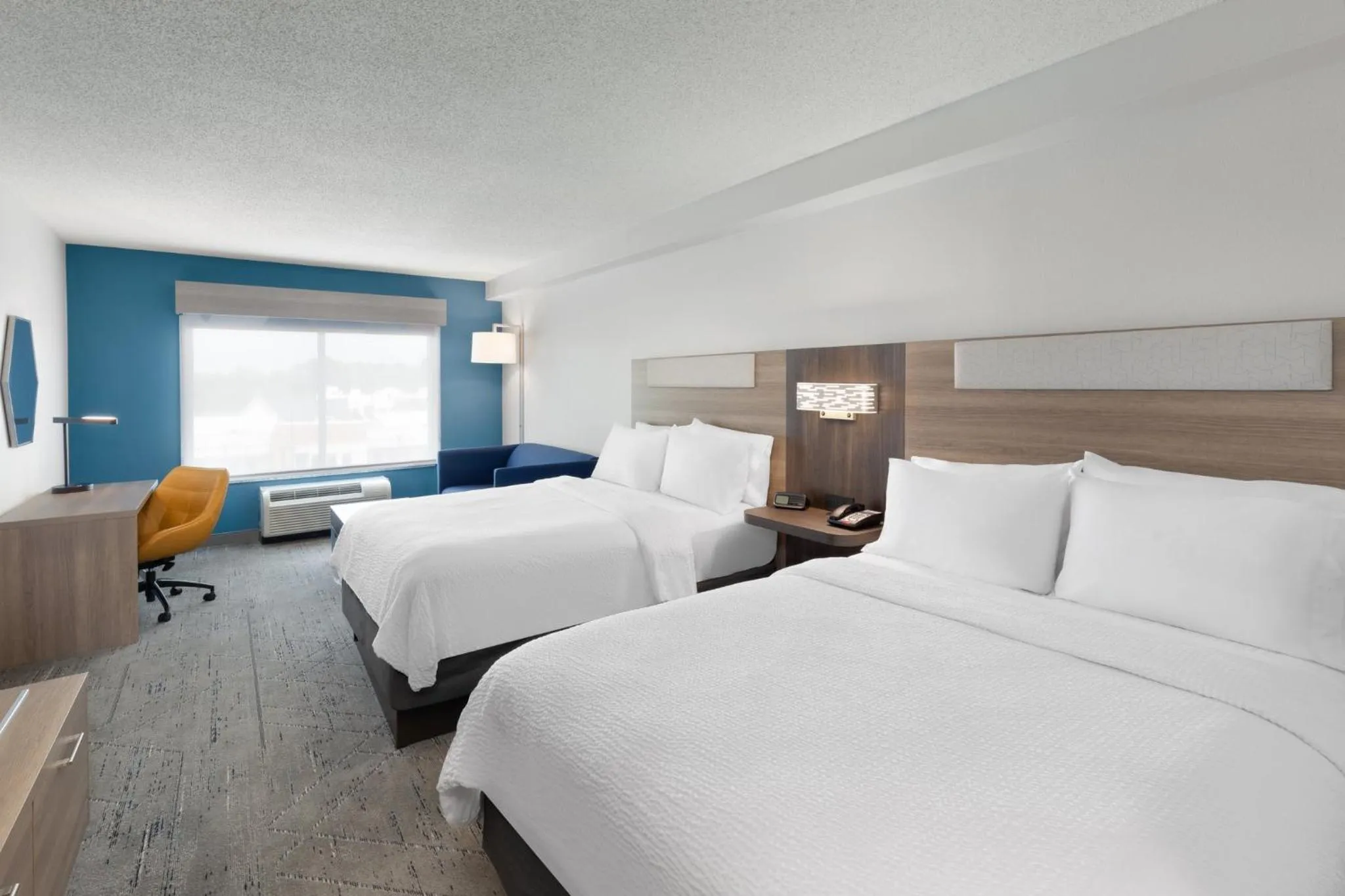 Photo of the whole room, Bed in Holiday Inn Express Hotel & Suites Huntsville West - Research Park by IHG