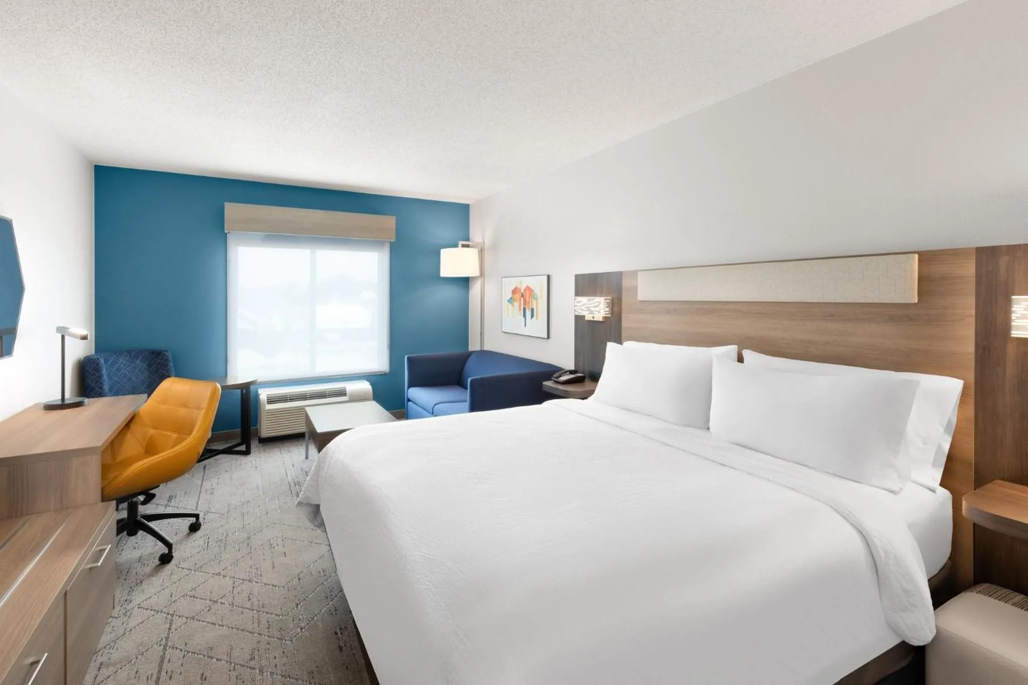 Photo of the whole room, Bed in Holiday Inn Express Hotel & Suites Huntsville West - Research Park by IHG