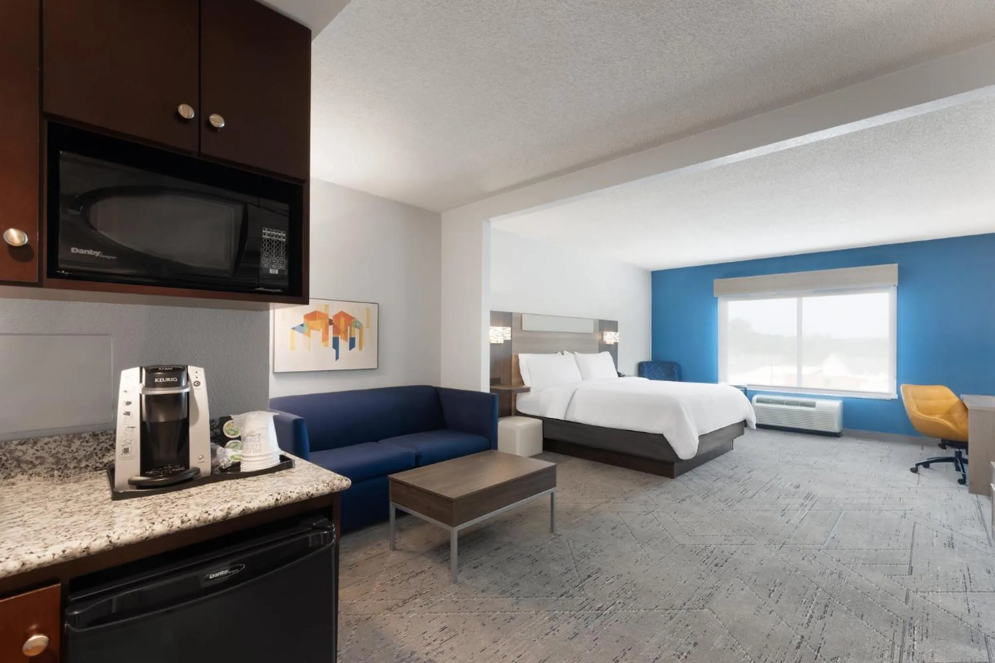 Bedroom, Bed in Holiday Inn Express Hotel & Suites Huntsville West - Research Park by IHG
