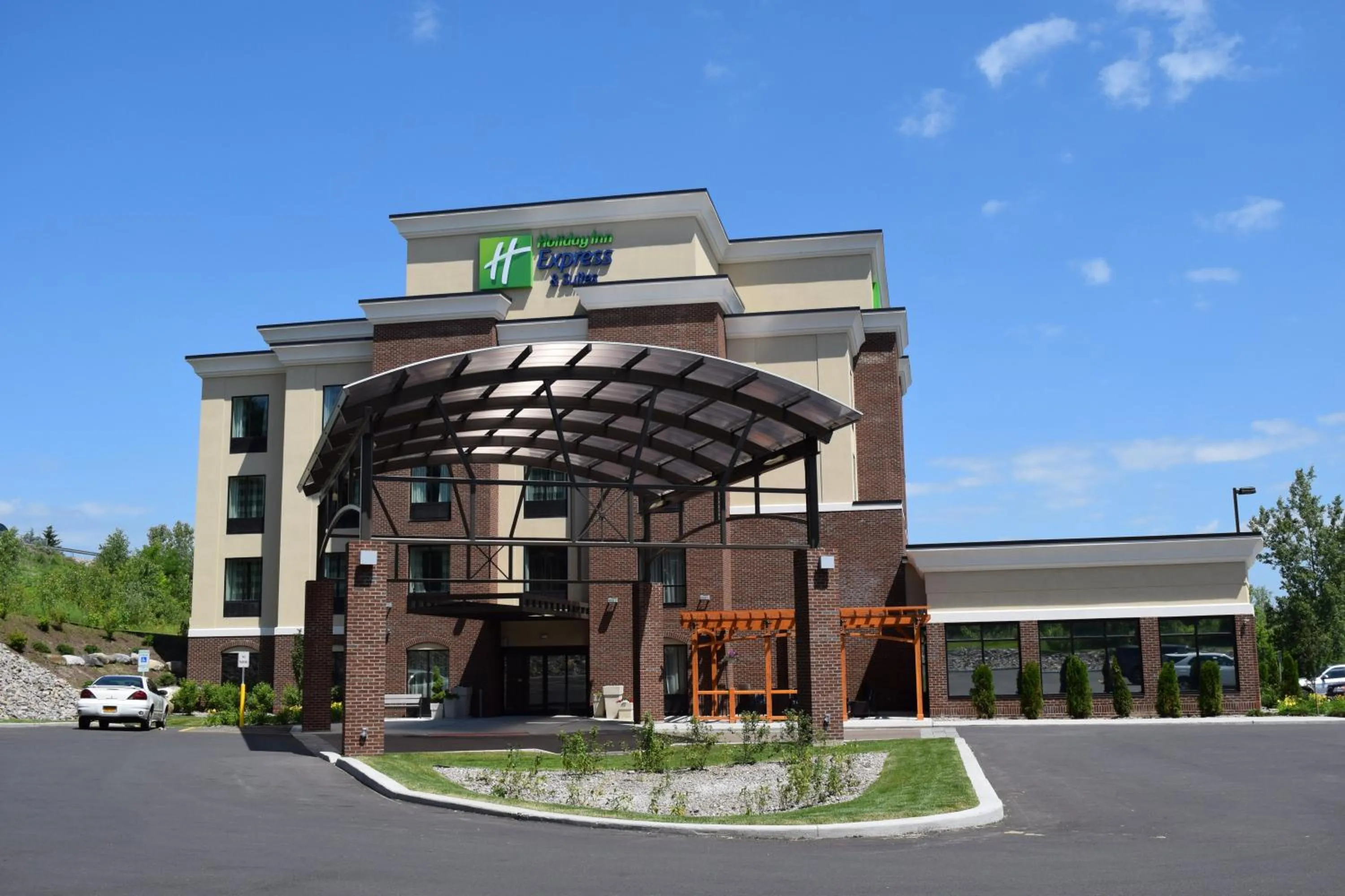 Property building in Holiday Inn Express & Suites Geneva Finger Lakes by IHG