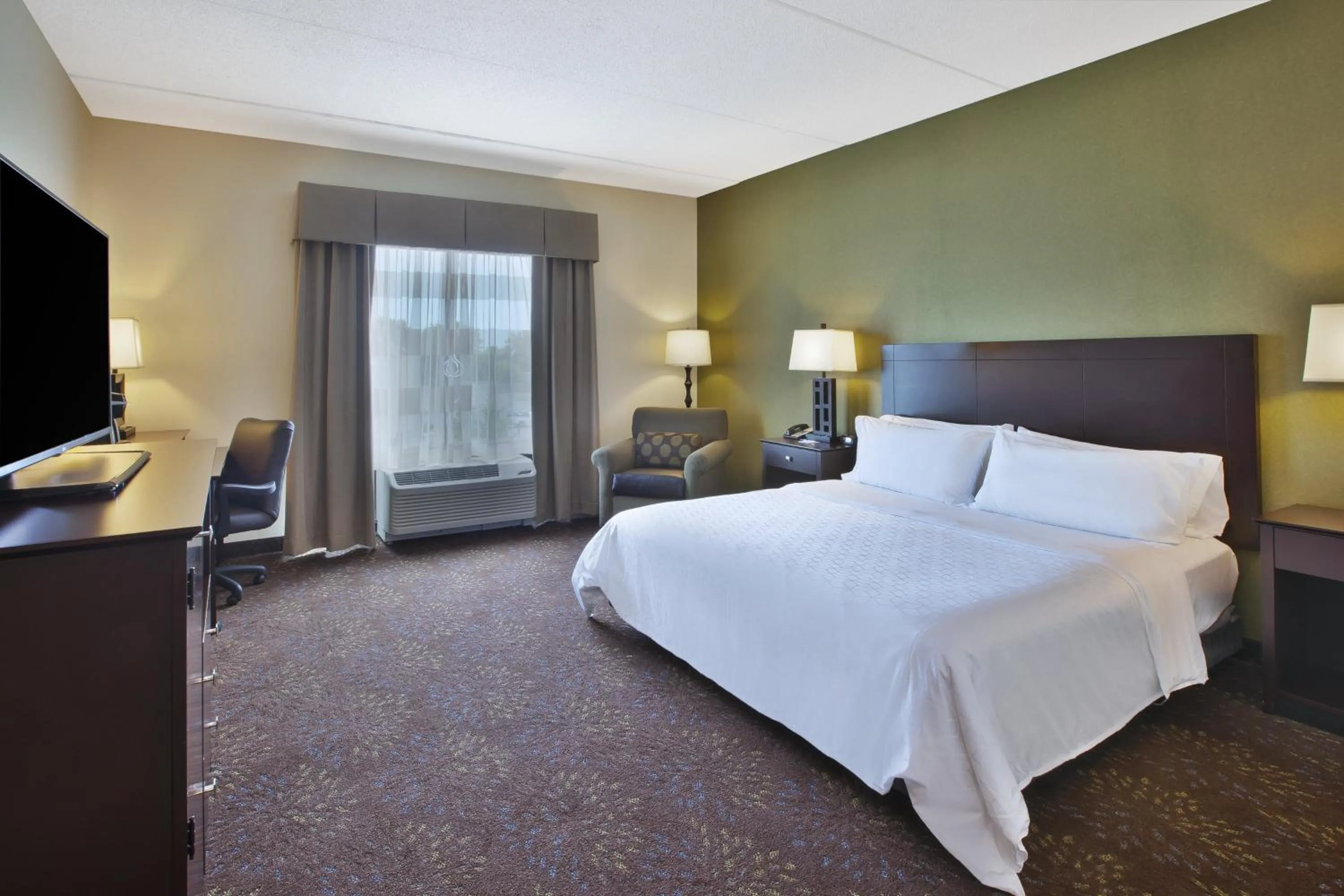 Photo of the whole room, Bed in Holiday Inn Express & Suites Geneva Finger Lakes by IHG