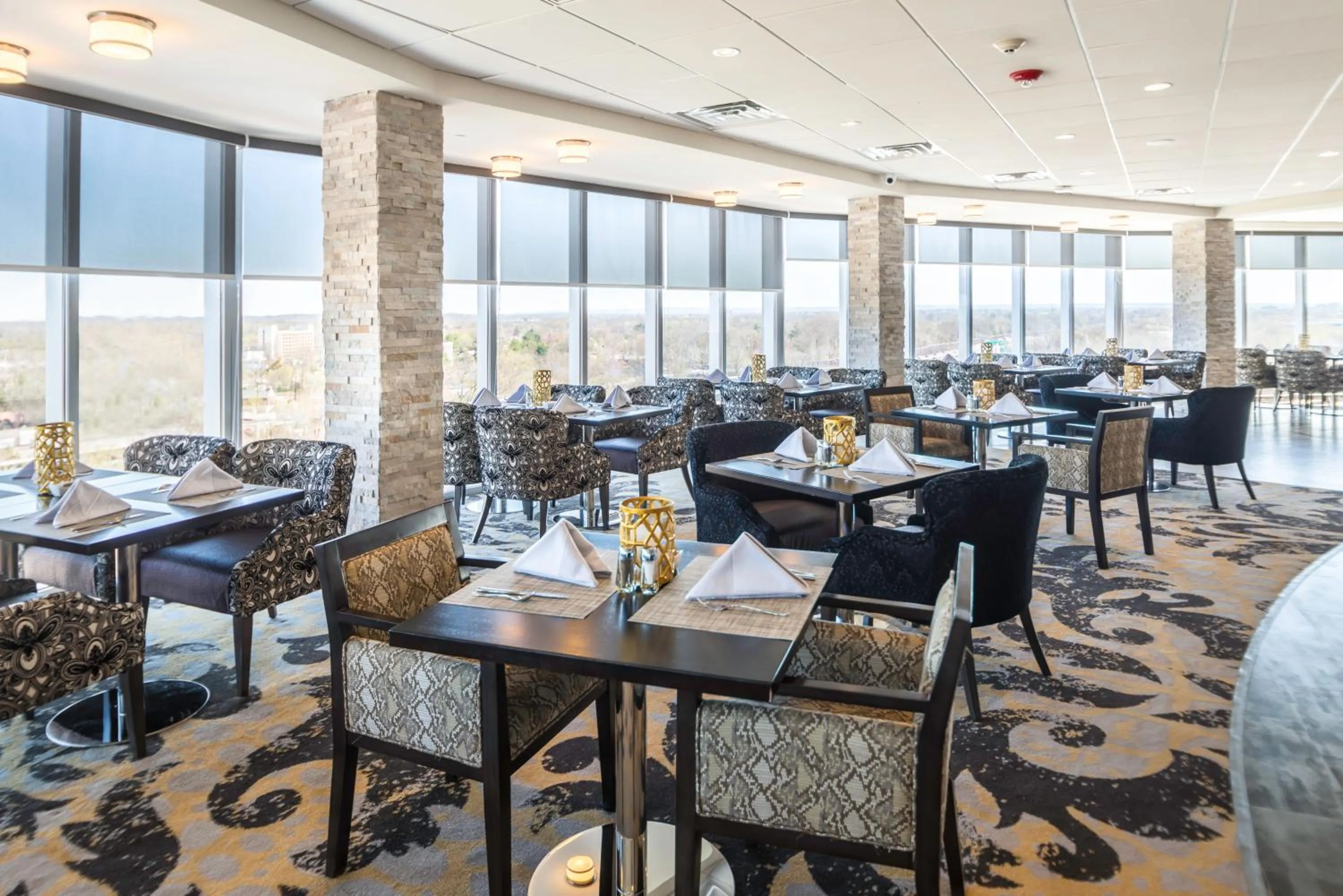 Restaurant/places to eat in Crowne Plaza Saddle Brook by IHG