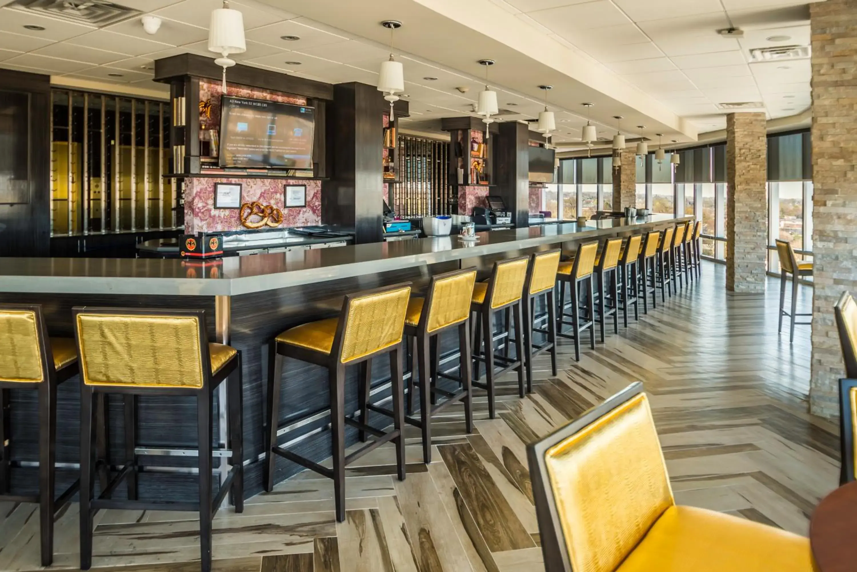Lounge or bar in Crowne Plaza Saddle Brook by IHG Lounge or bar in Crowne Plaza Saddle Brook by IHG