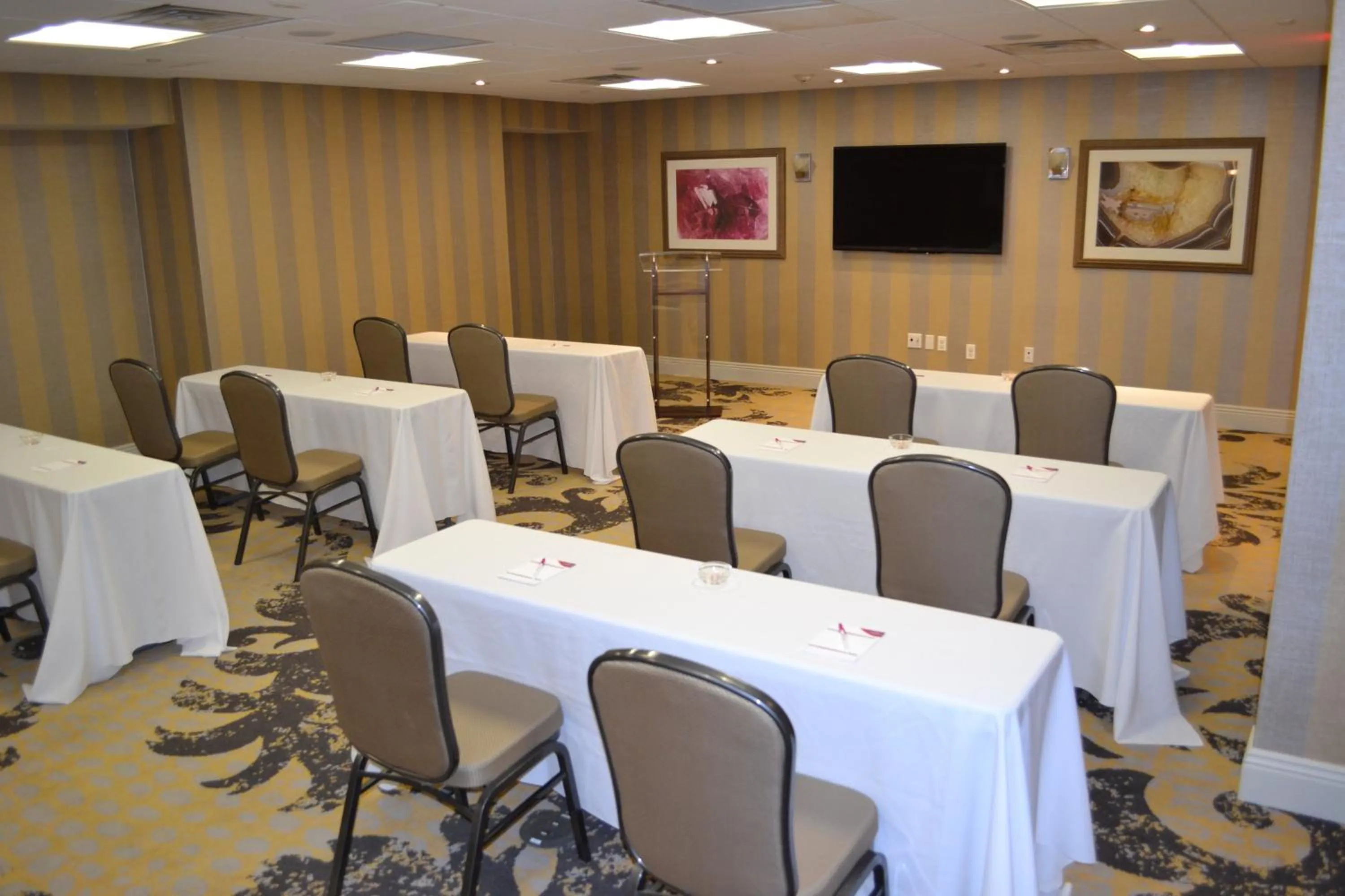 Meeting/conference room in Crowne Plaza Saddle Brook by IHG