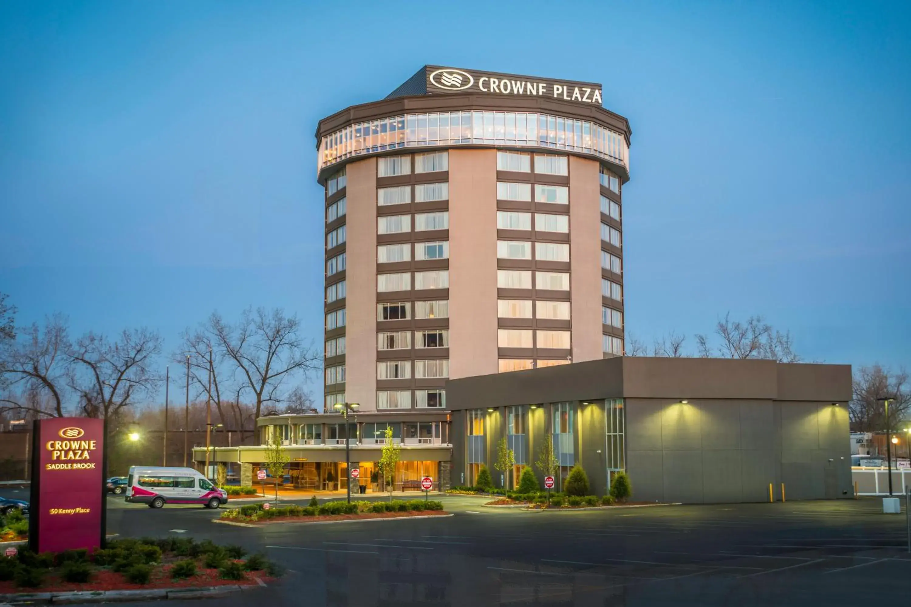 Property building in Crowne Plaza Saddle Brook by IHG Property building in Crowne Plaza Saddle Brook by IHG