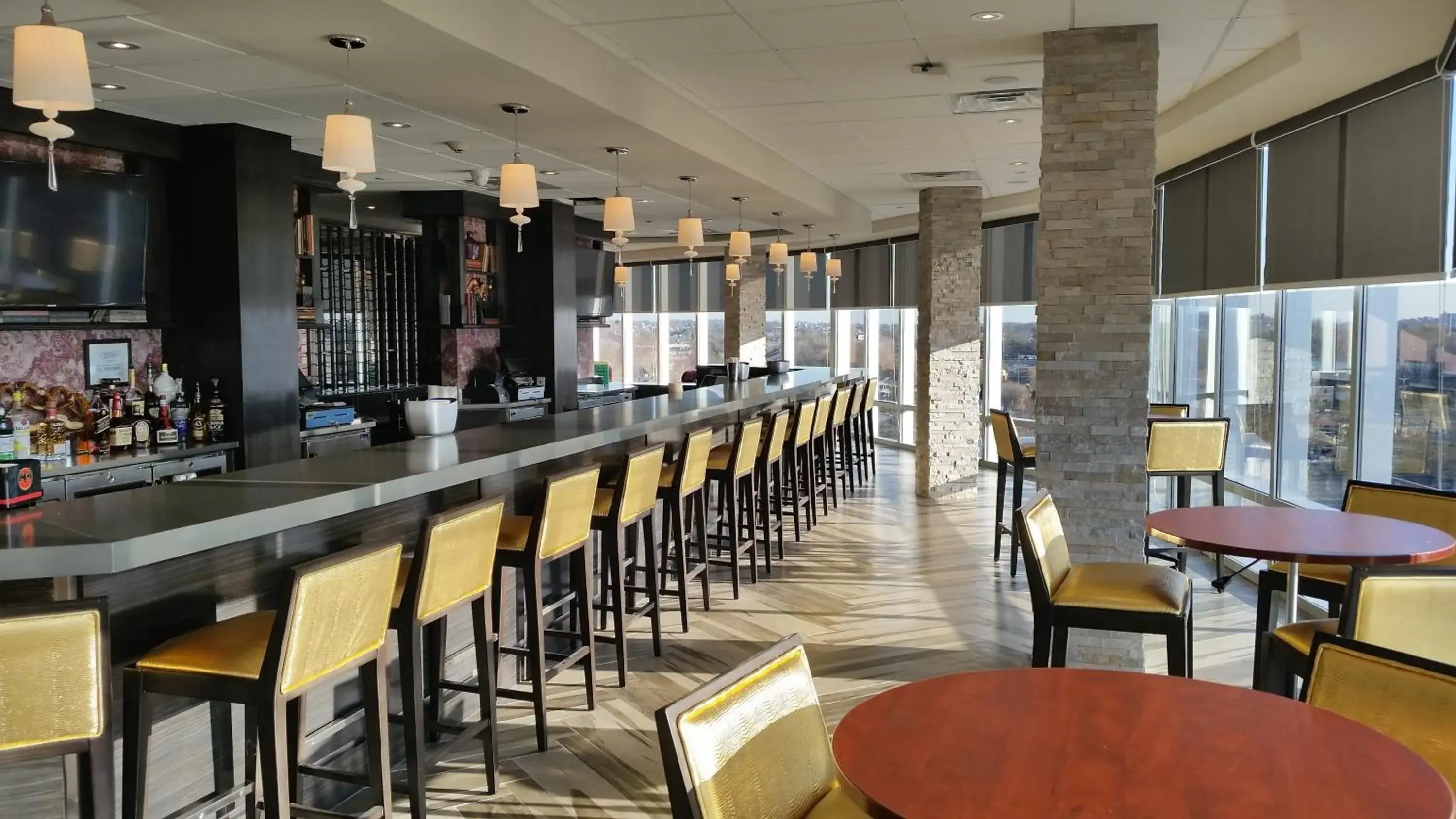 Lounge or bar in Crowne Plaza Saddle Brook by IHG Lounge or bar in Crowne Plaza Saddle Brook by IHG