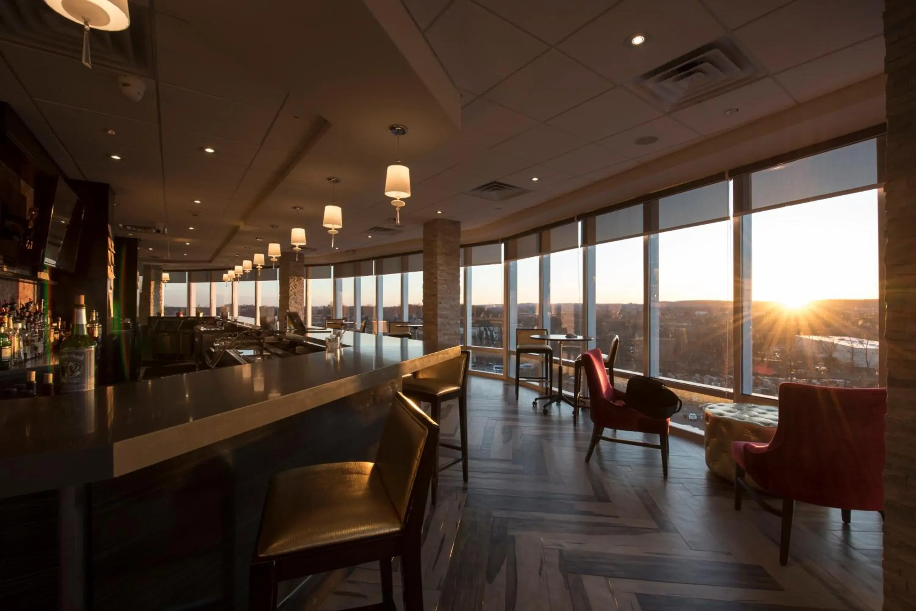 Lounge or bar in Crowne Plaza Saddle Brook by IHG Lounge or bar in Crowne Plaza Saddle Brook by IHG