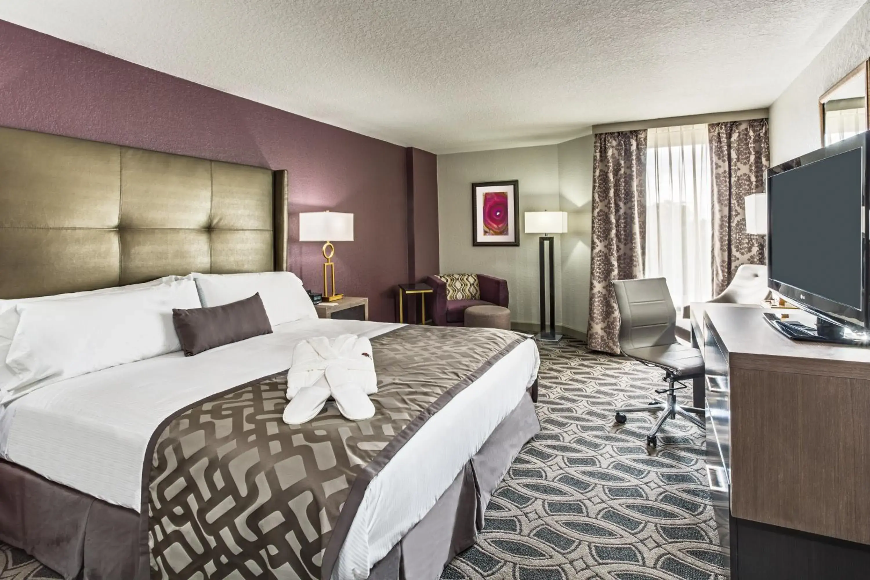 Photo of the whole room, Bed in Crowne Plaza Saddle Brook by IHG Photo of the whole room, Bed in Crowne Plaza Saddle Brook by IHG