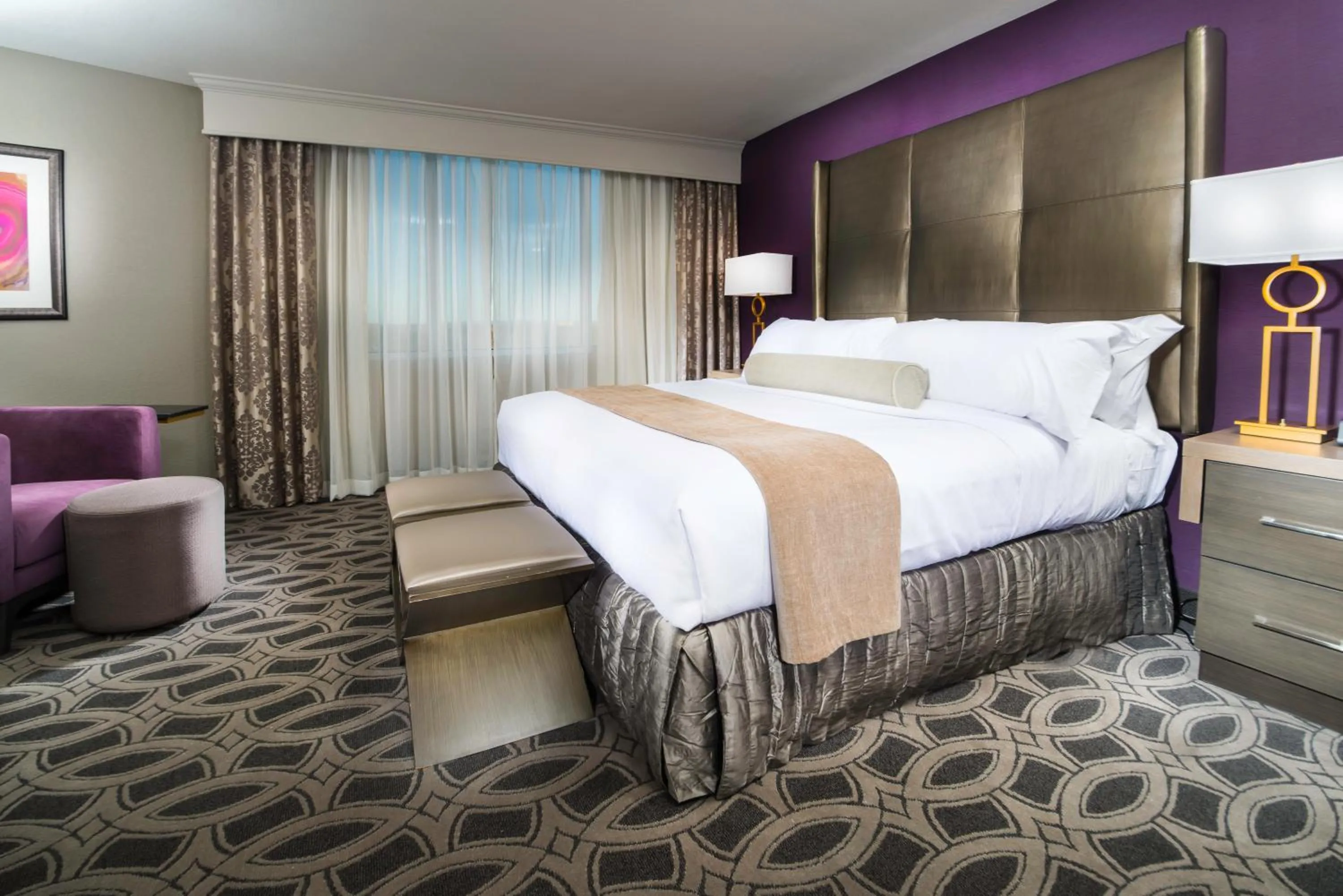 Photo of the whole room, Bed in Crowne Plaza Saddle Brook by IHG