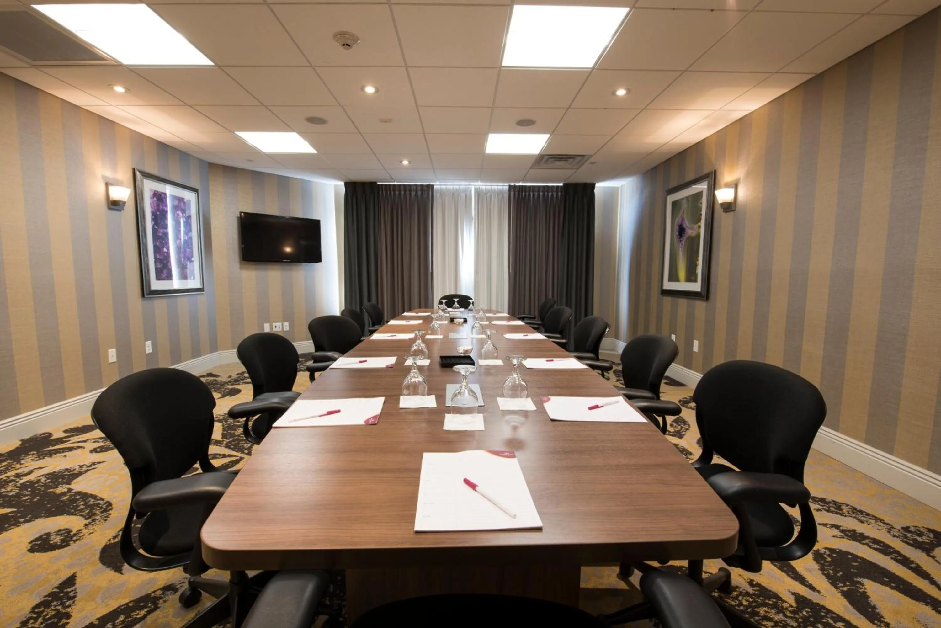 Meeting/conference room in Crowne Plaza Saddle Brook by IHG