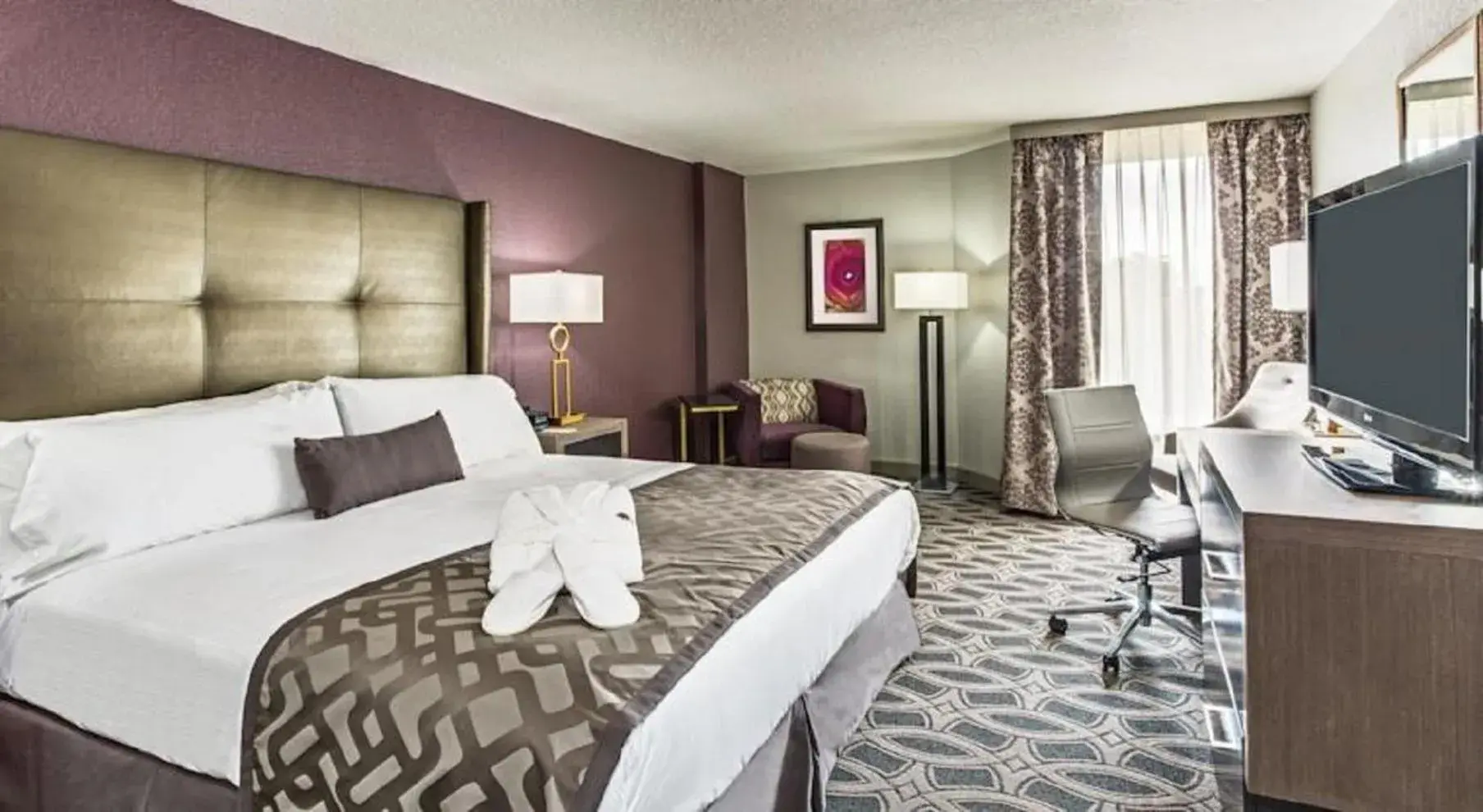 Photo of the whole room, Bed in Crowne Plaza Saddle Brook by IHG Photo of the whole room, Bed in Crowne Plaza Saddle Brook by IHG