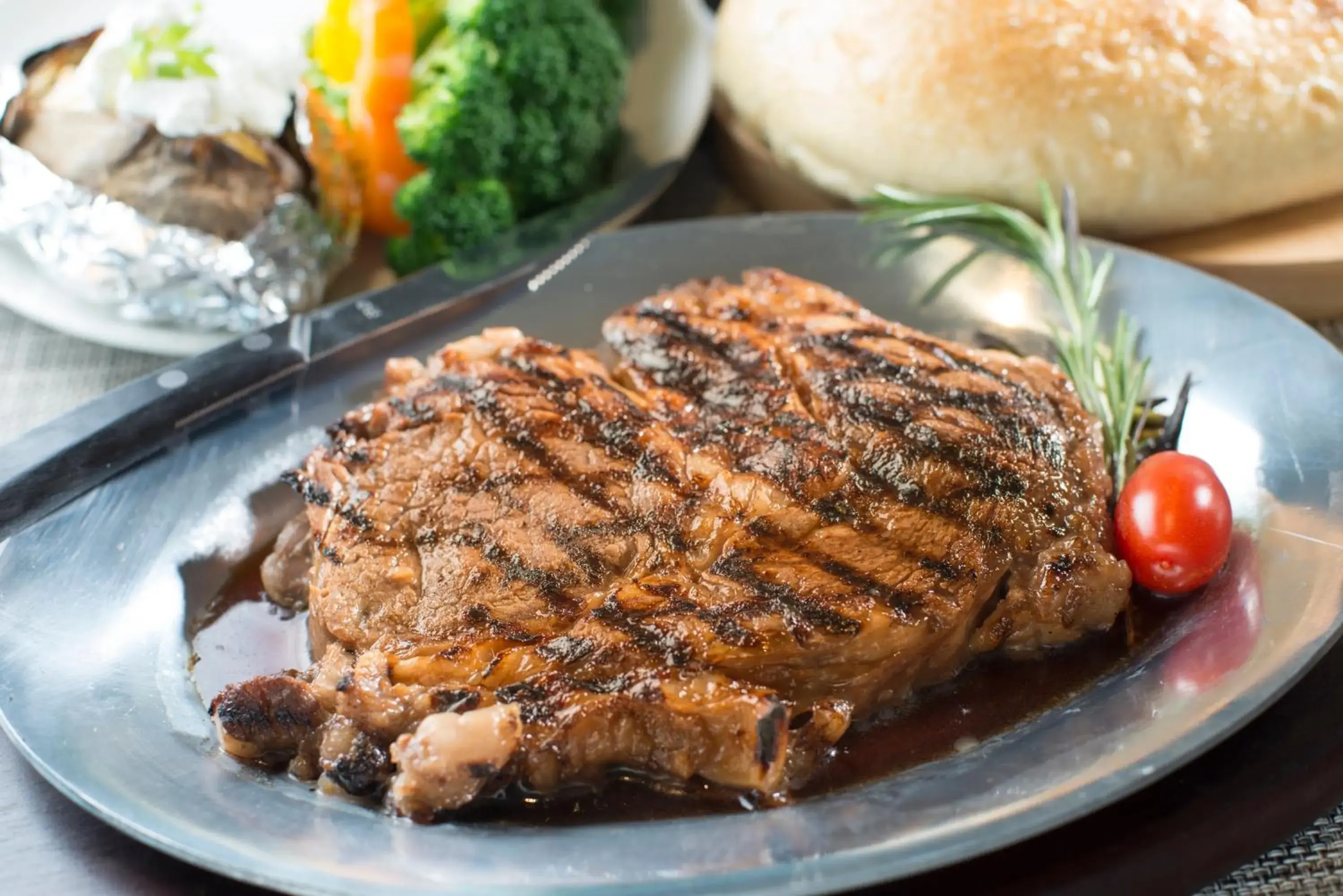 Restaurant/places to eat in Crowne Plaza Saddle Brook by IHG Restaurant/places to eat in Crowne Plaza Saddle Brook by IHG