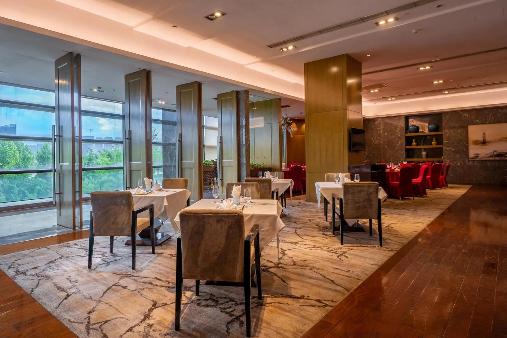 Restaurant/places to eat in Expo Center Hotel - Free Shuttle Bus & Late Check-out