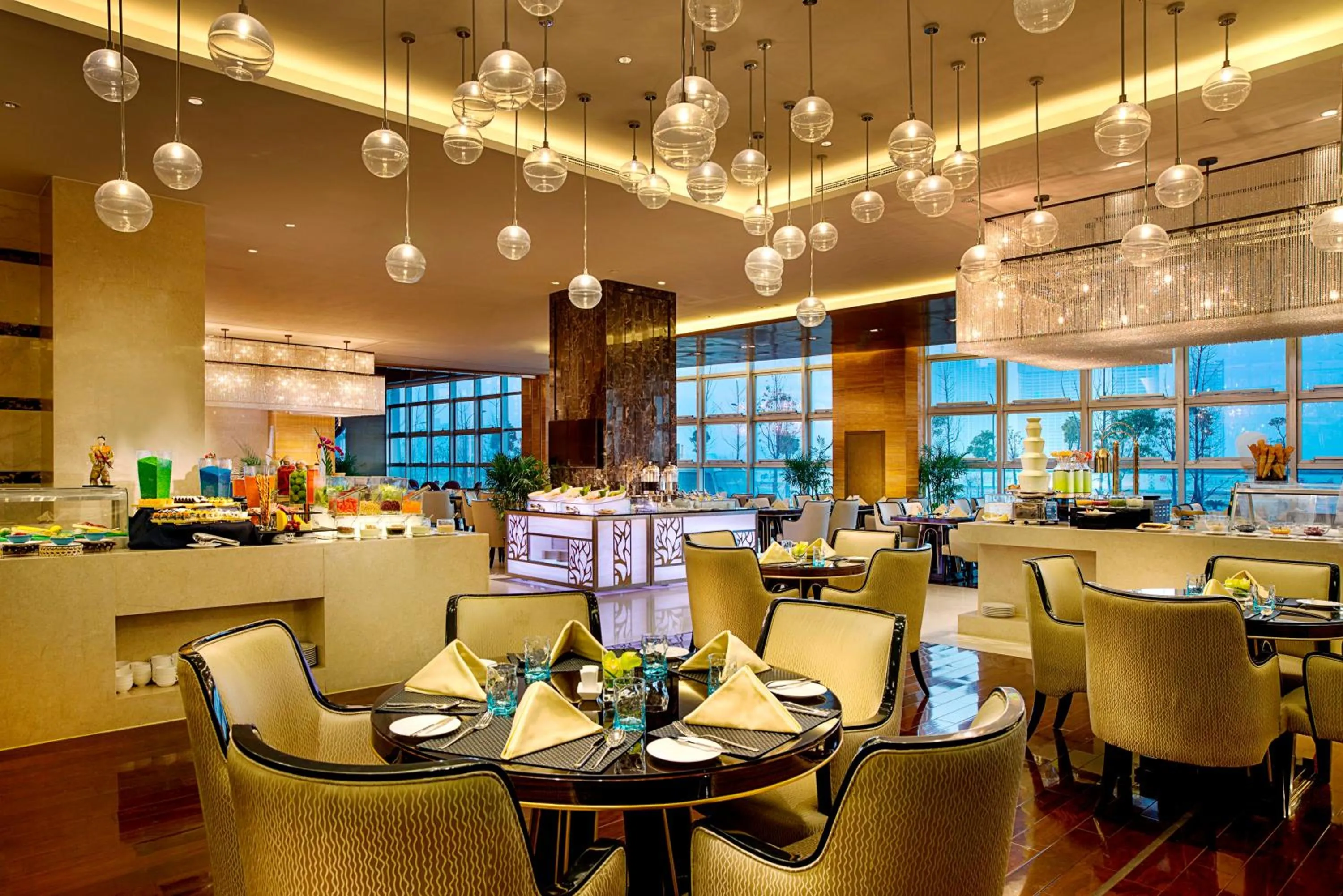 Restaurant/places to eat in Expo Center Hotel - Free Shuttle Bus & Late Check-out