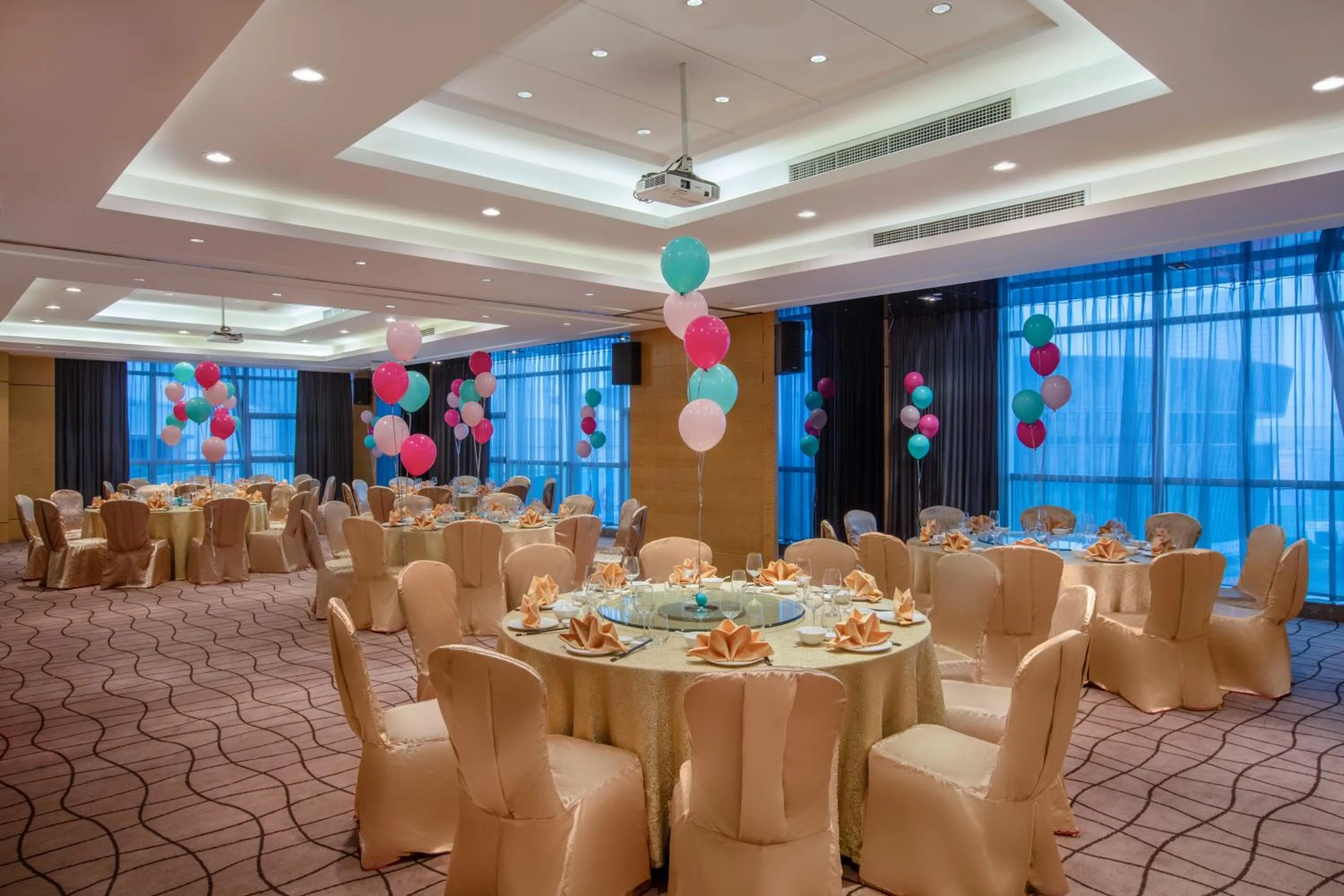 Banquet/Function facilities in Expo Center Hotel - Free Shuttle Bus & Late Check-out