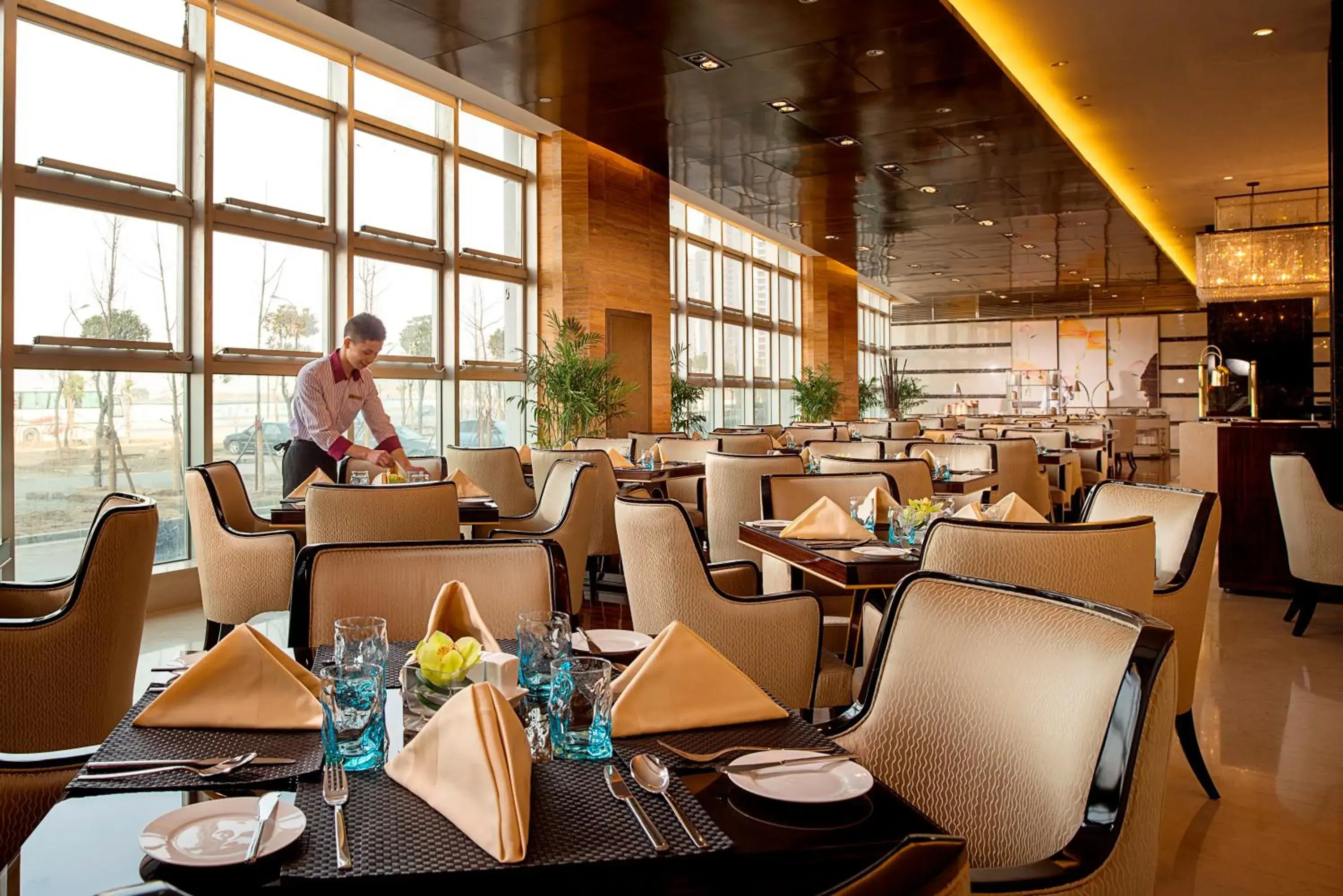 Restaurant/places to eat in Expo Center Hotel - Free Shuttle Bus & Late Check-out Restaurant/places to eat in Expo Center Hotel - Free Shuttle Bus & Late Check-out